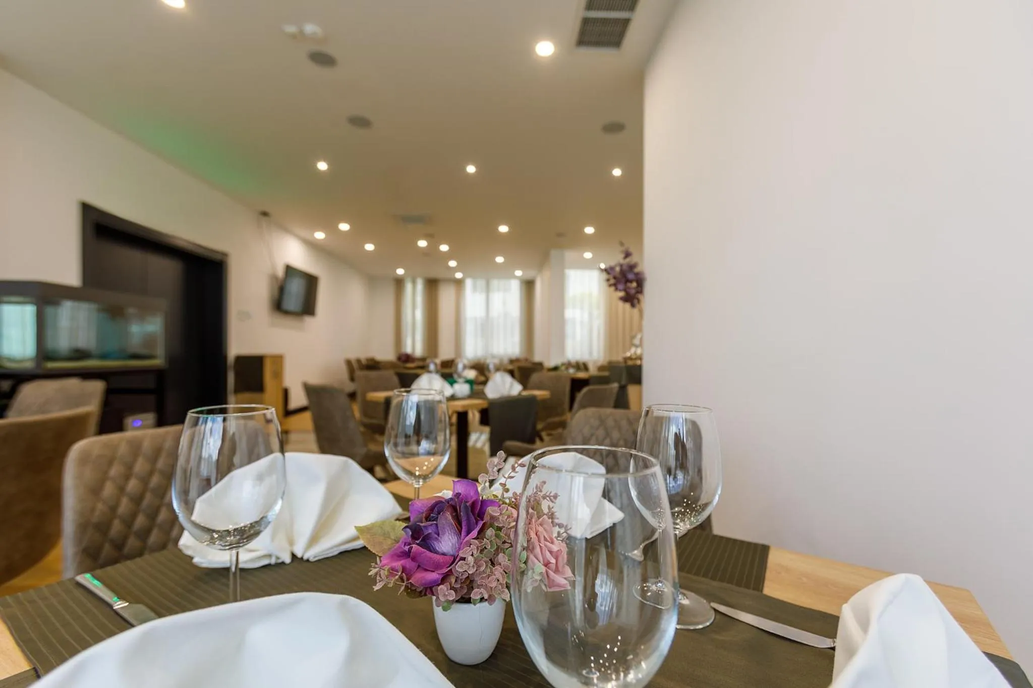 Restaurant/places to eat in Blue Star Luxury Hotel