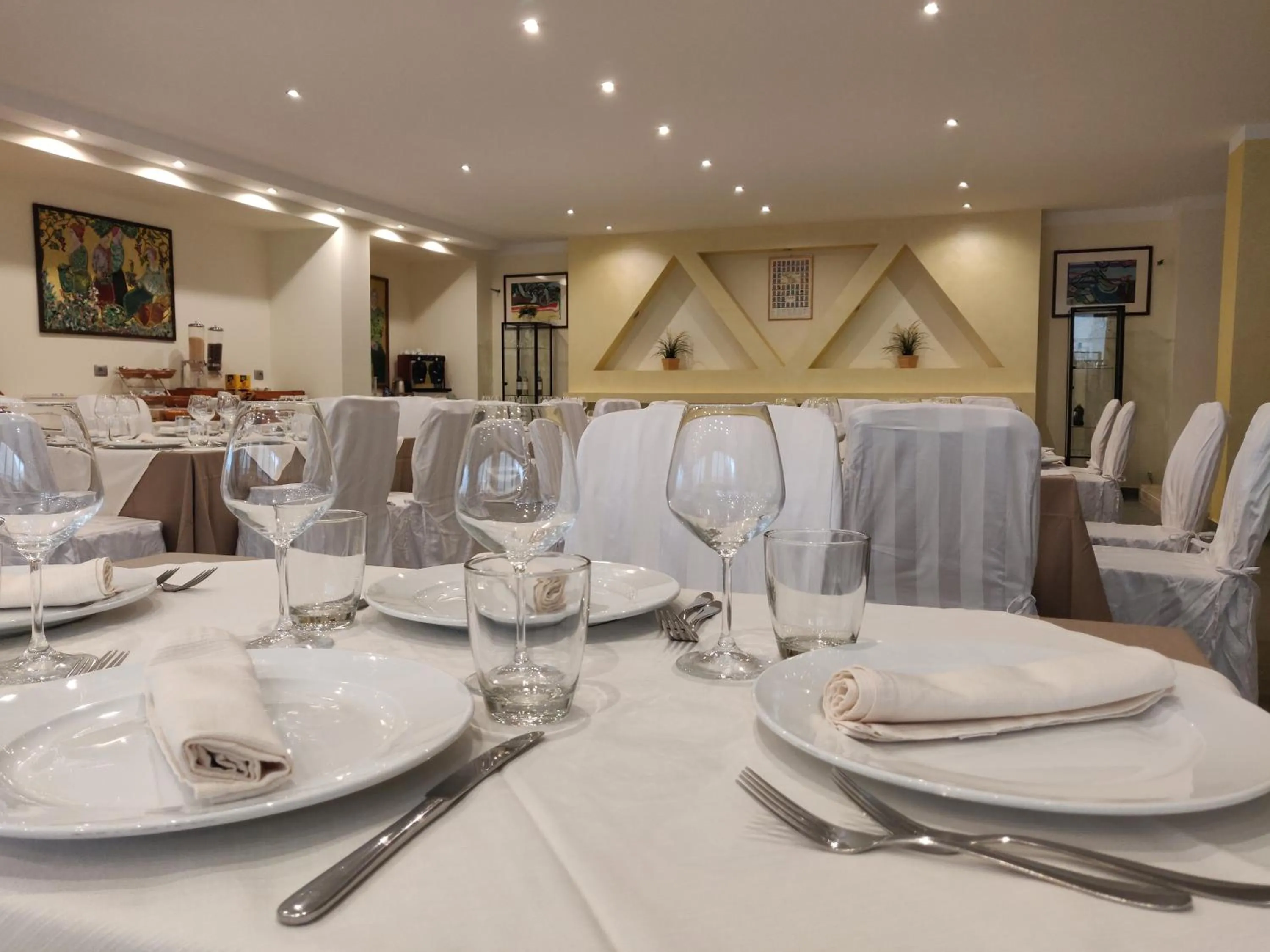 Restaurant/places to eat in Albergo Conte Max