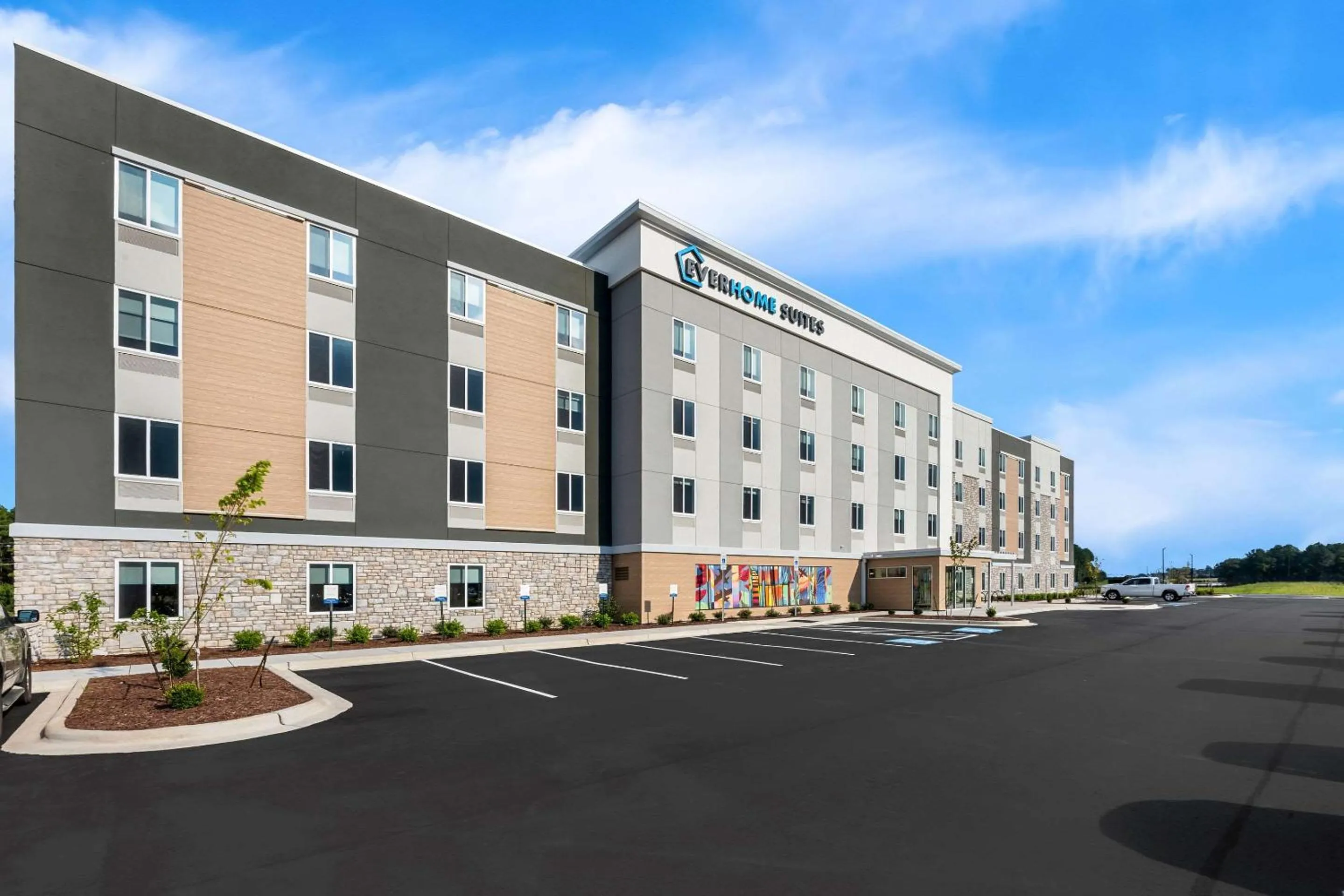 Property building in Everhome Suites Fayetteville near Fort Bragg