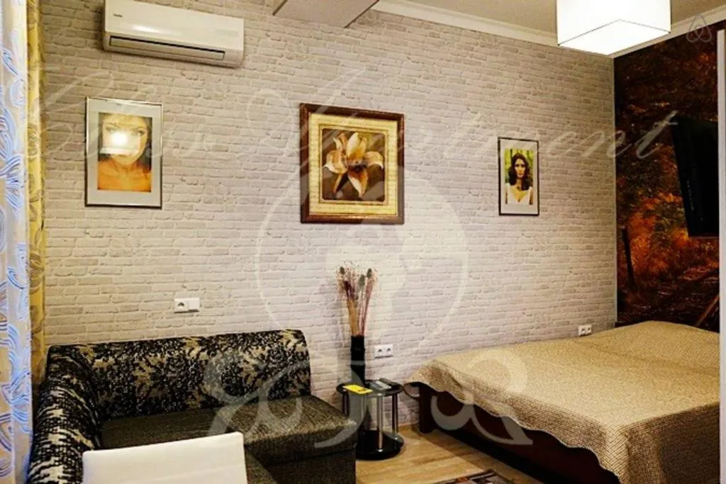 Photo of the whole room, Bed in Main Street Apartments