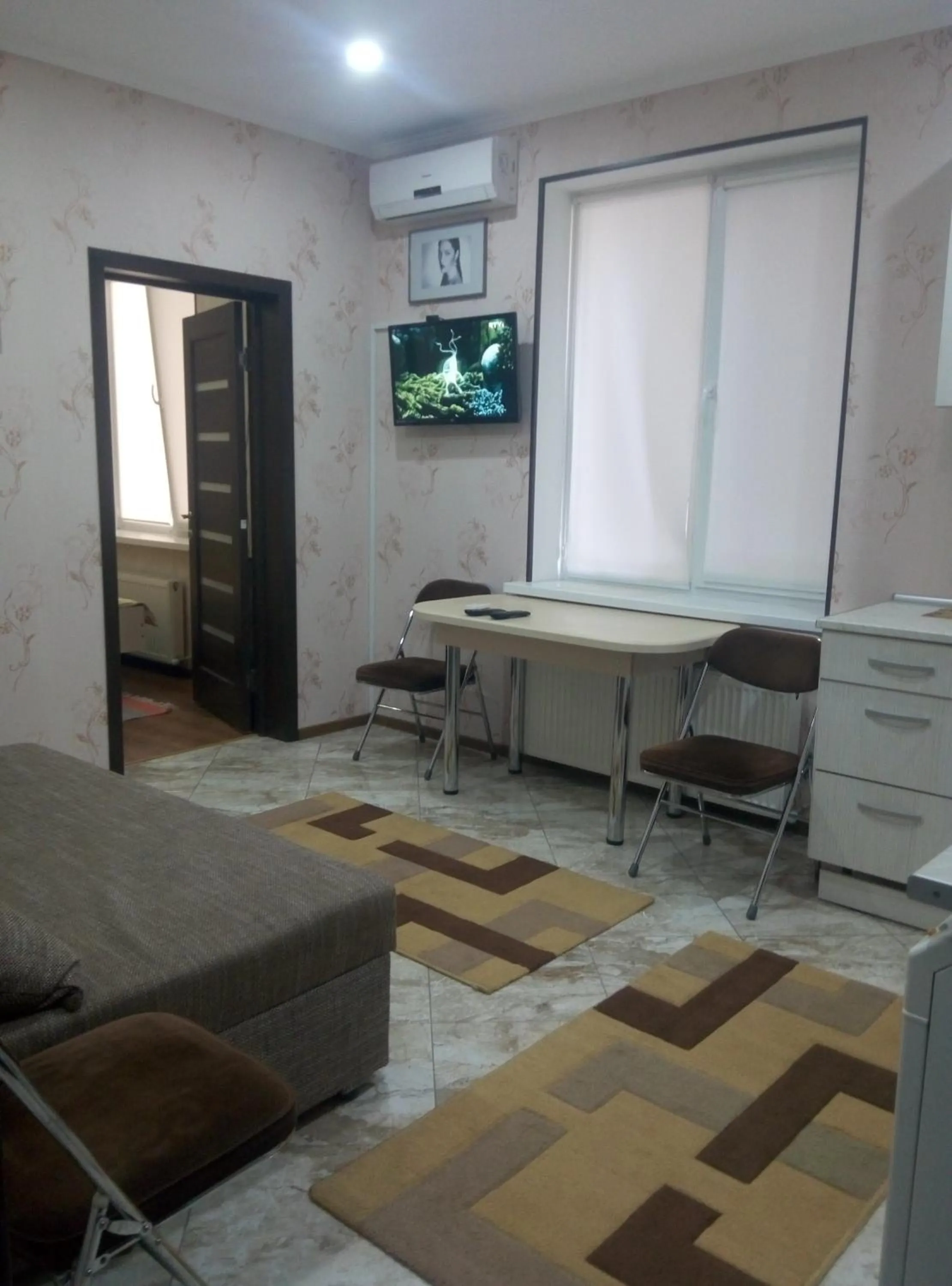 Photo of the whole room in Main Street Apartments