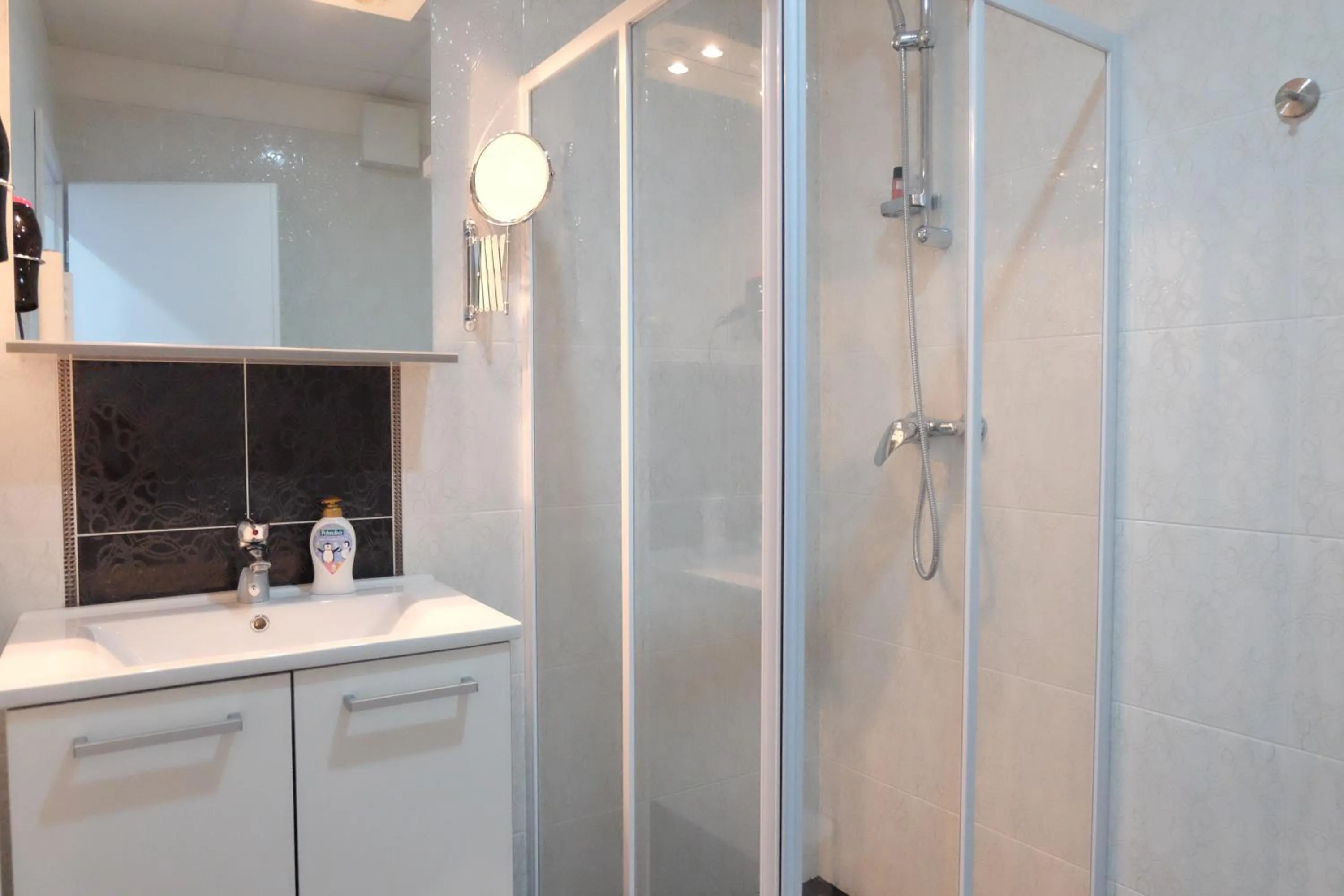 Shower in Luwiana Suites