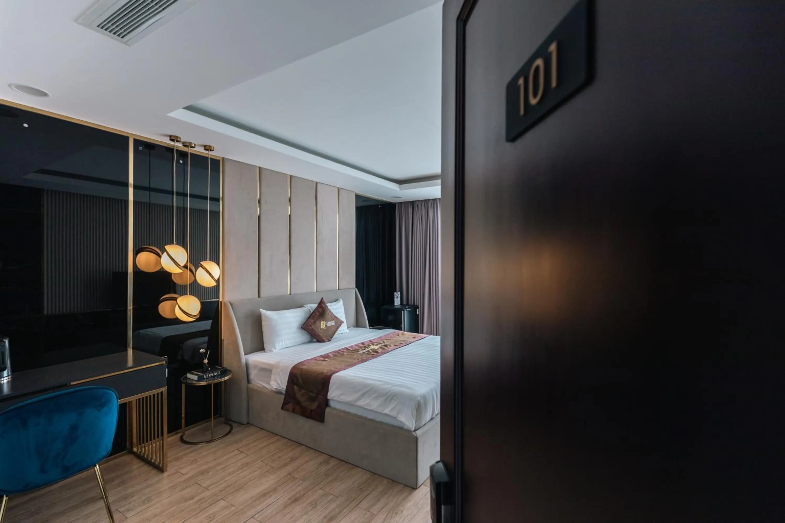 Luxhome Mekong Hotel