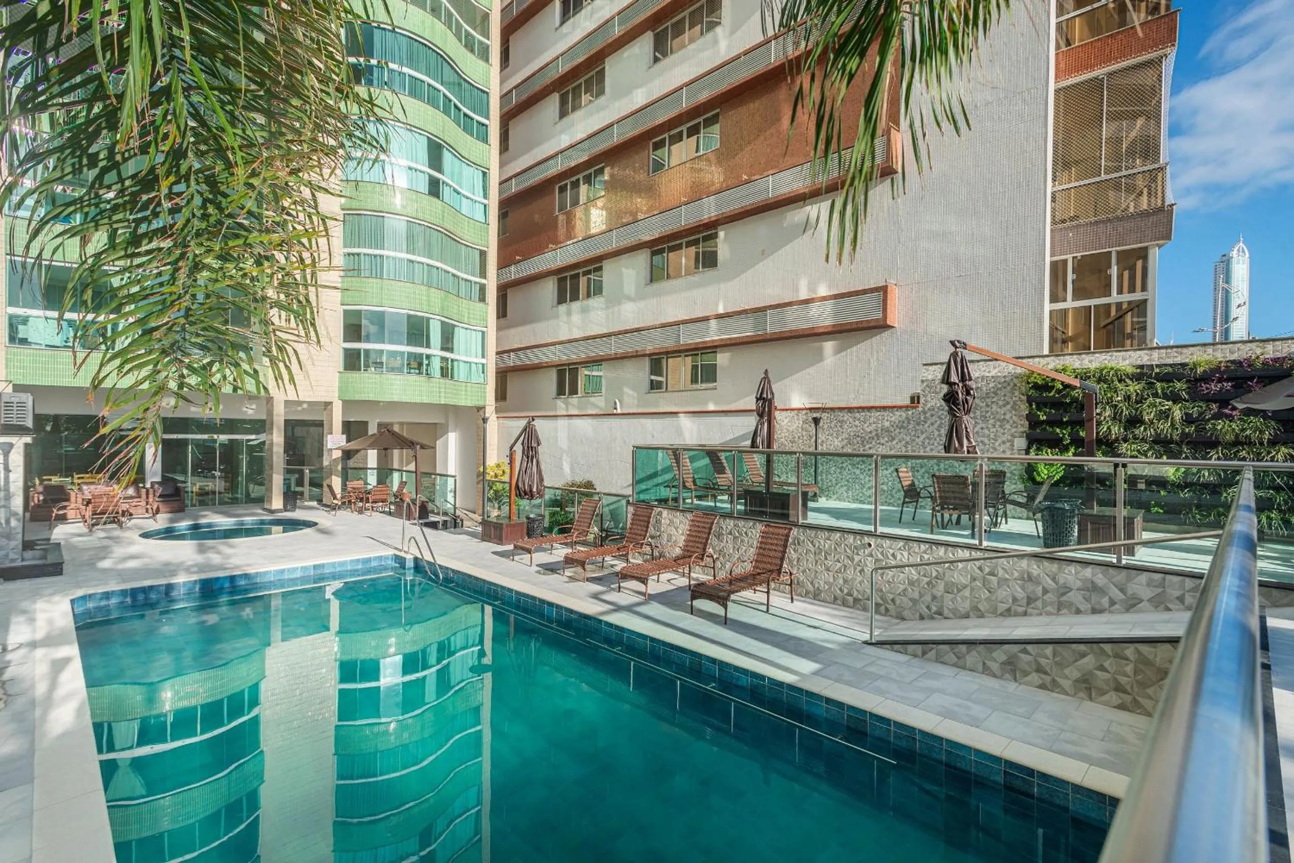 Swimming pool in ITNC091 - Incrível vista para o mar com 3Q+3WC