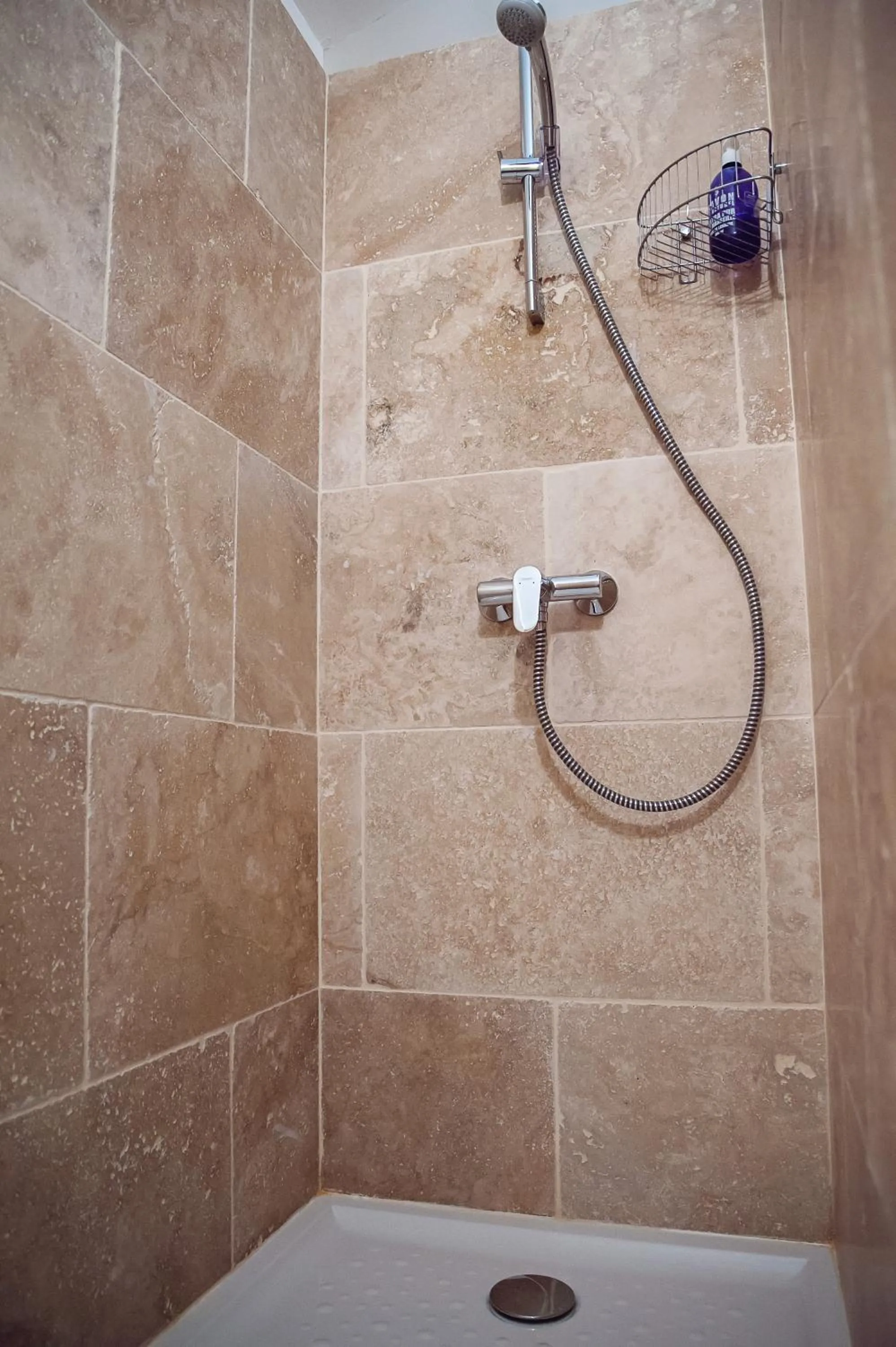 Shower in Mas De La Lance