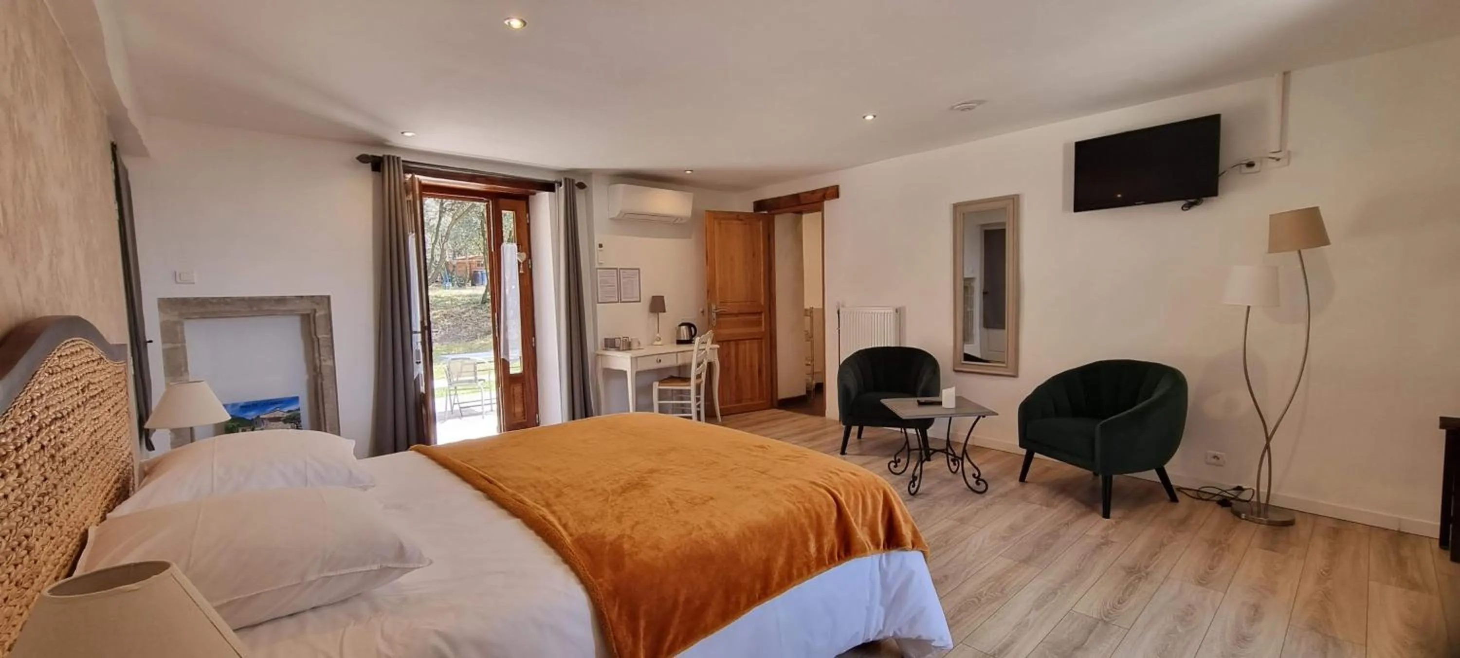 Bedroom in Mas De La Lance