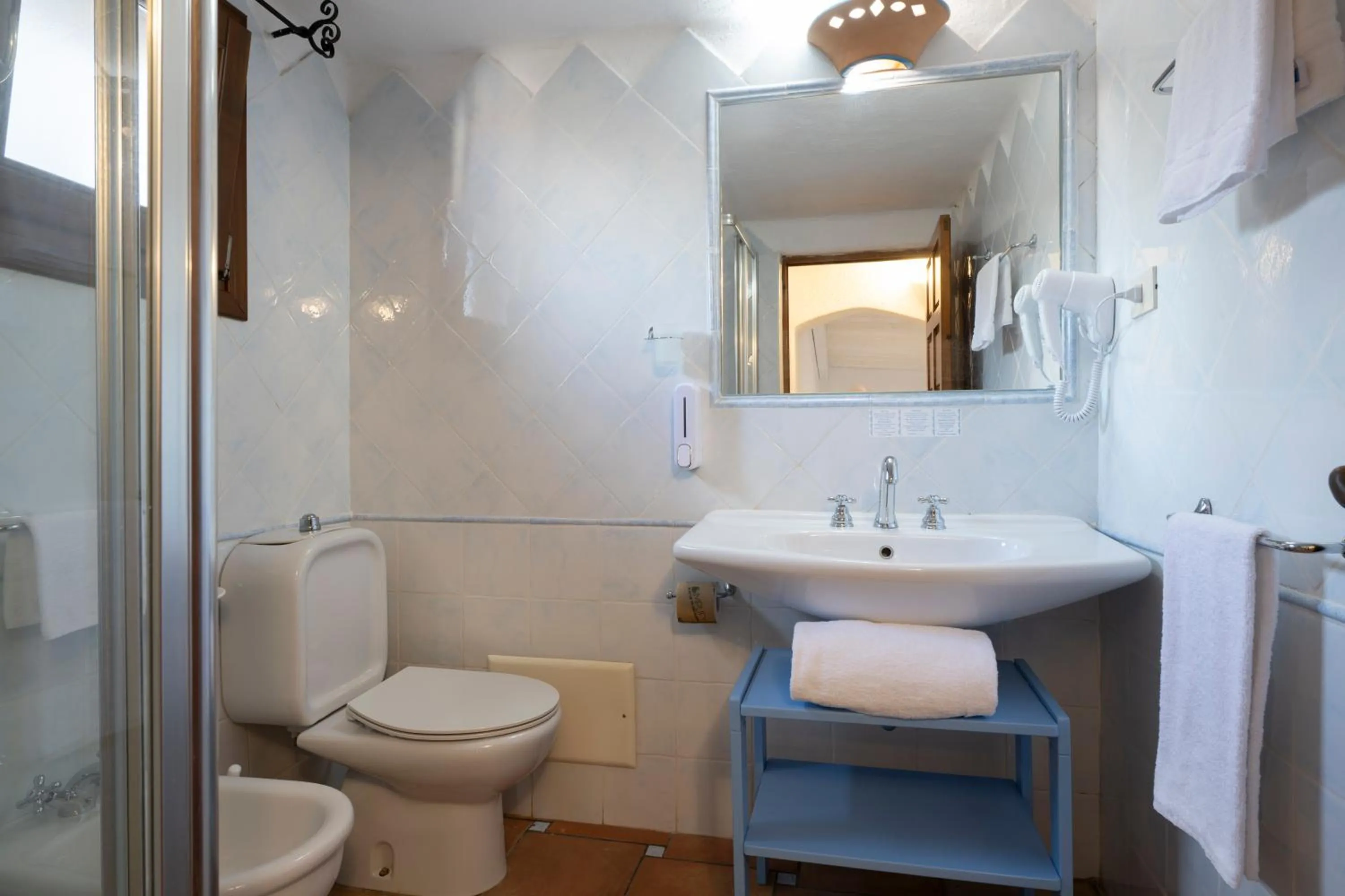 Shower in AHR Altura Hotel Porto Rafael