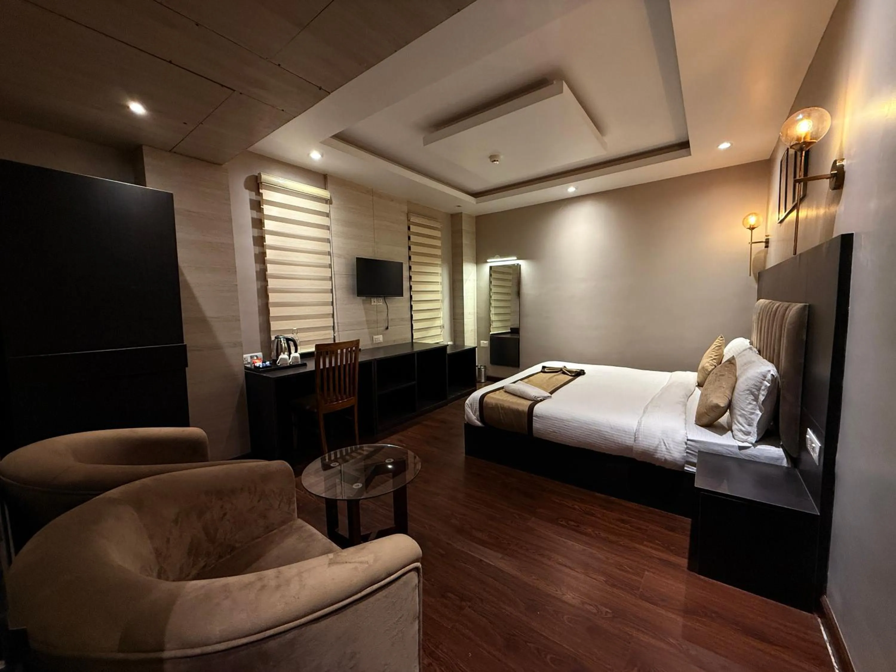 Night, Bed in Orbit Regency