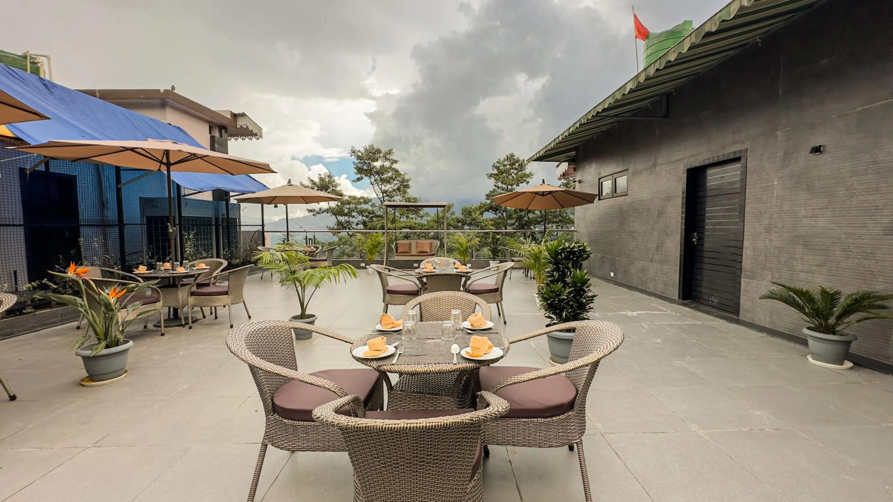 Restaurant/places to eat in Orbit Regency