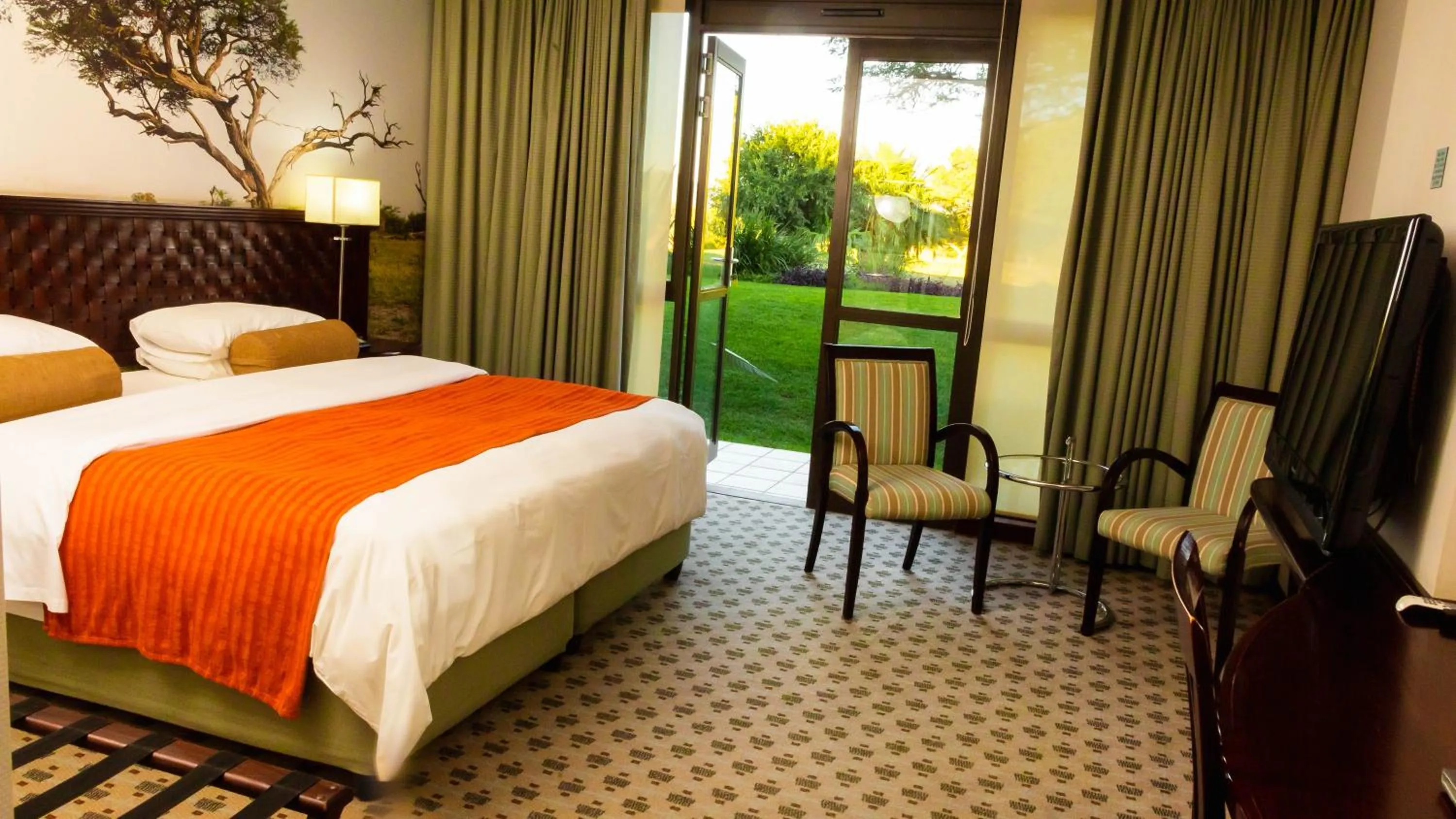 TV and multimedia, Bed in Phakalane Golf Estate Hotel & Convention Centre