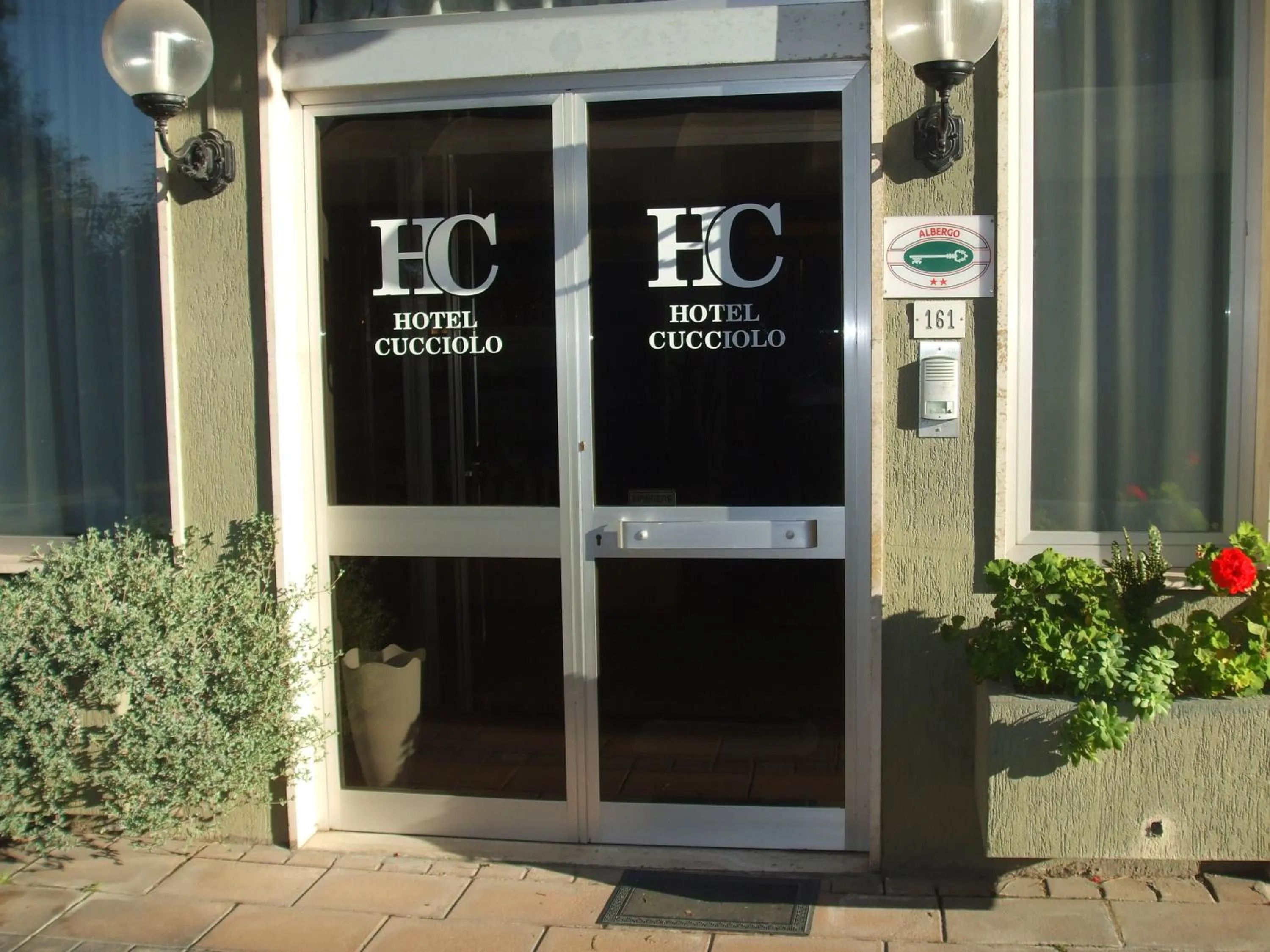 Facade/entrance in Hotel Cucciolo