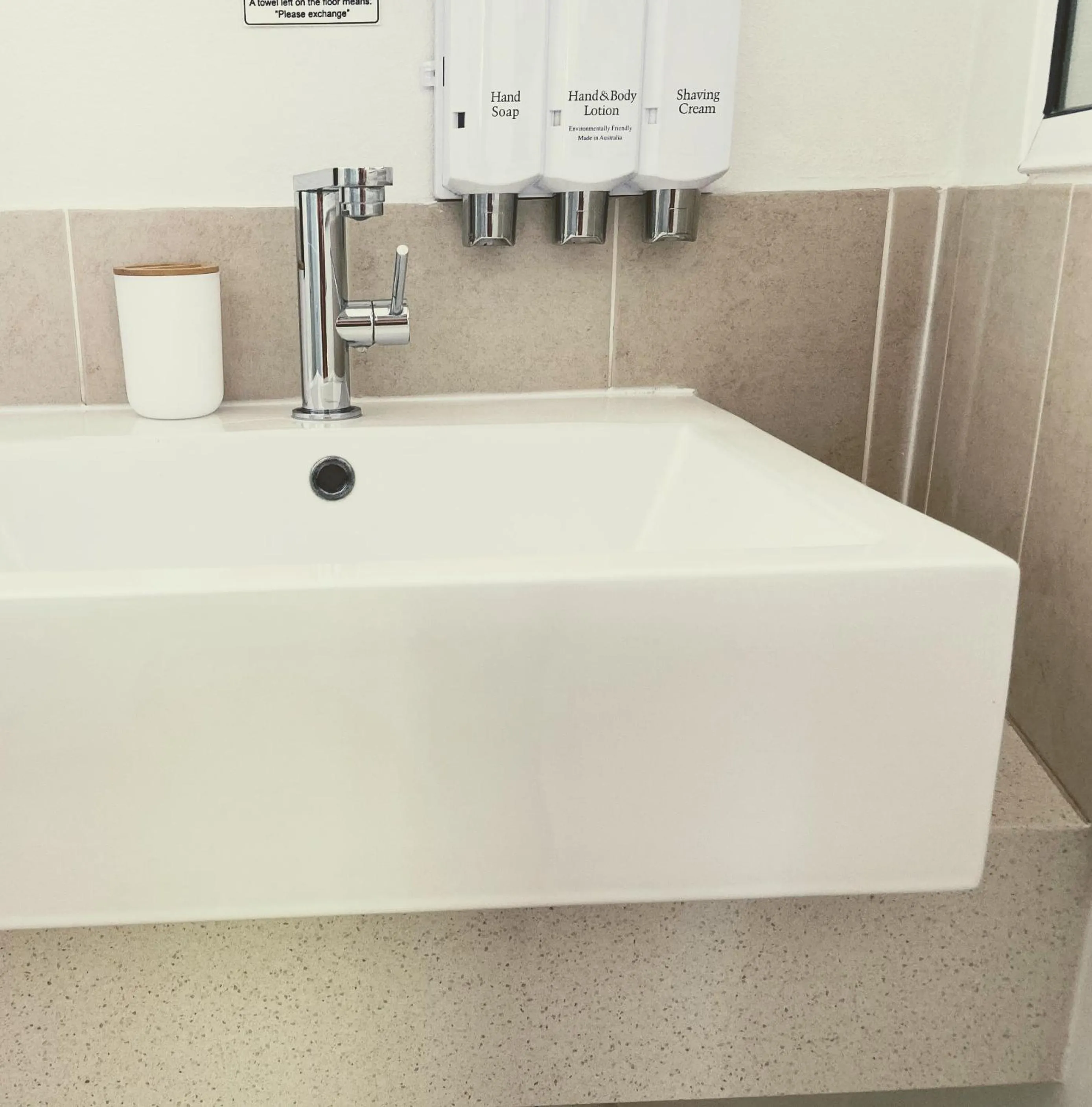 Bathroom in Muswellbrook Motor Inn