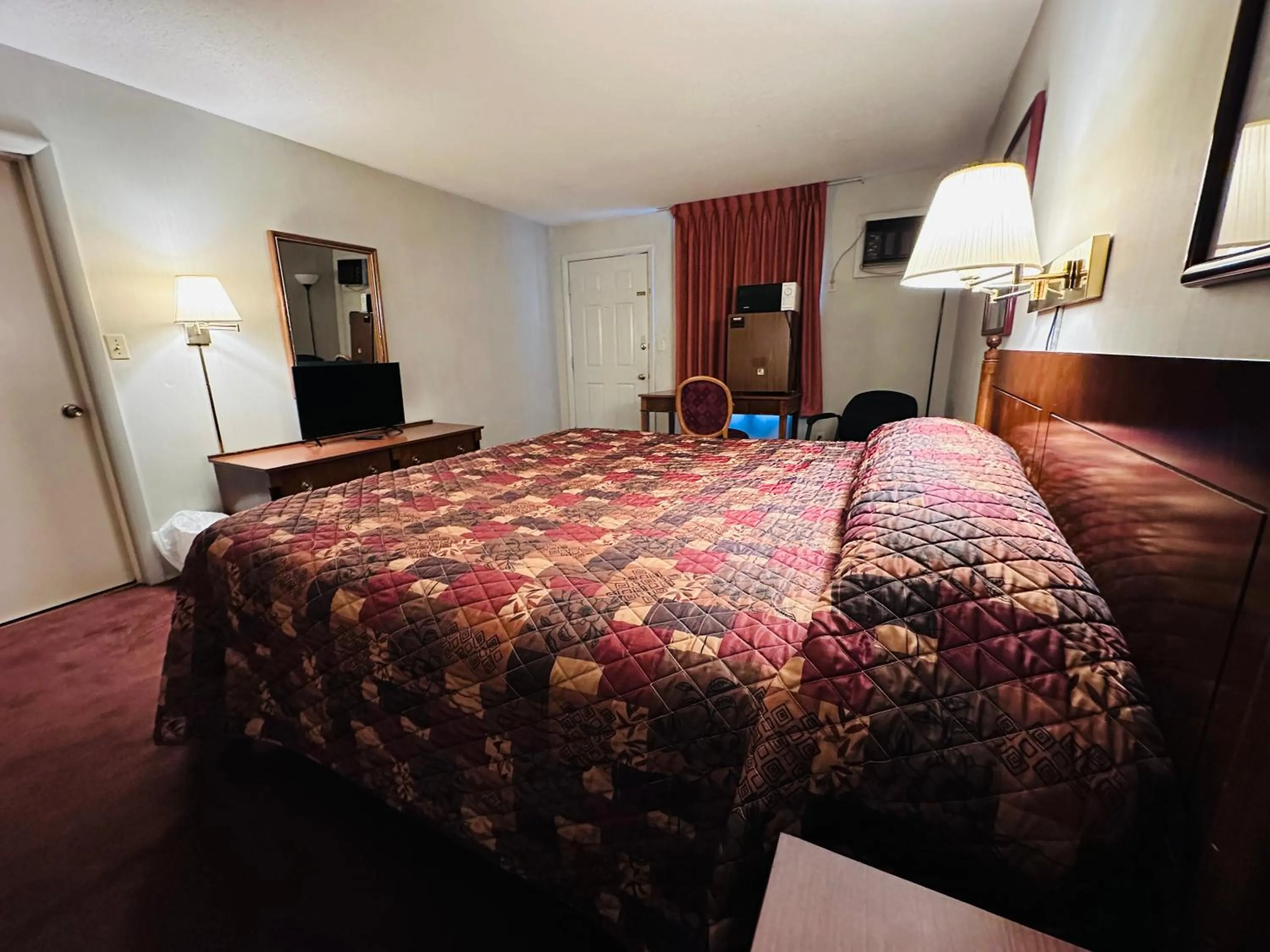 Bed in Pamola Motor Lodge