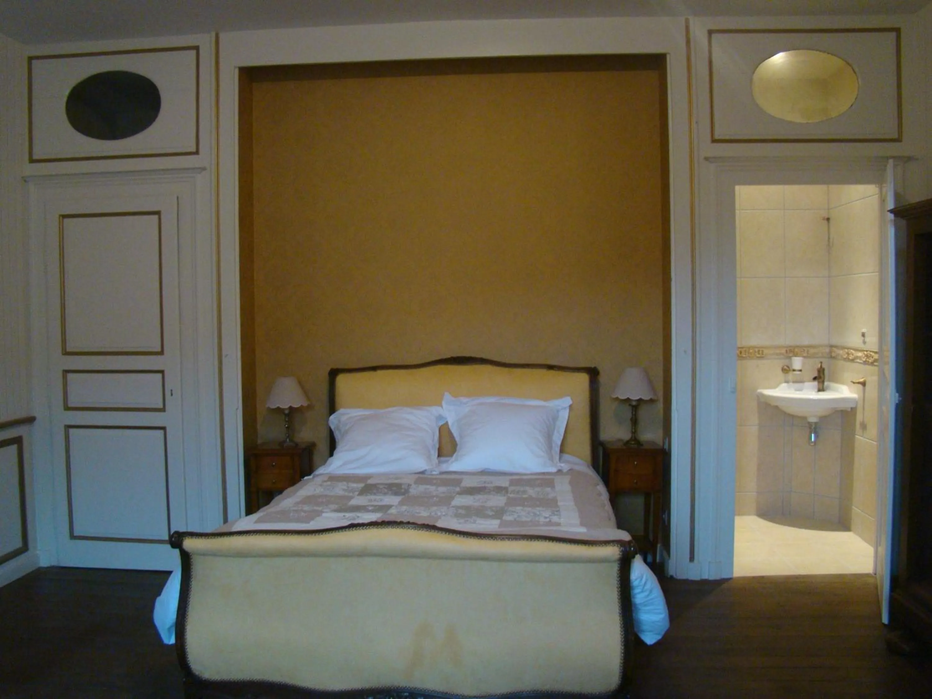 Gentilhommière Eaux Bleues