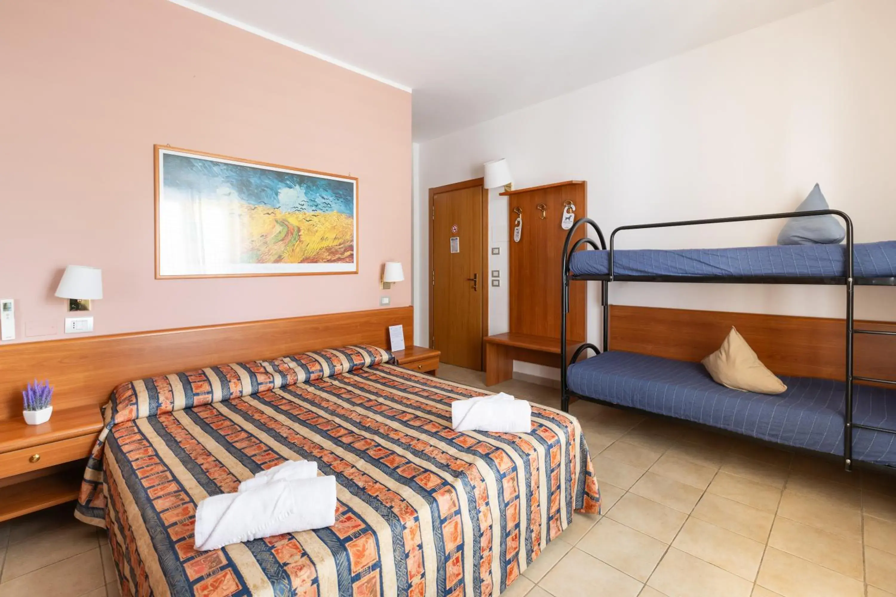 Family Room in Hotel Palme Gemelle Family Room in Hotel Palme Gemelle