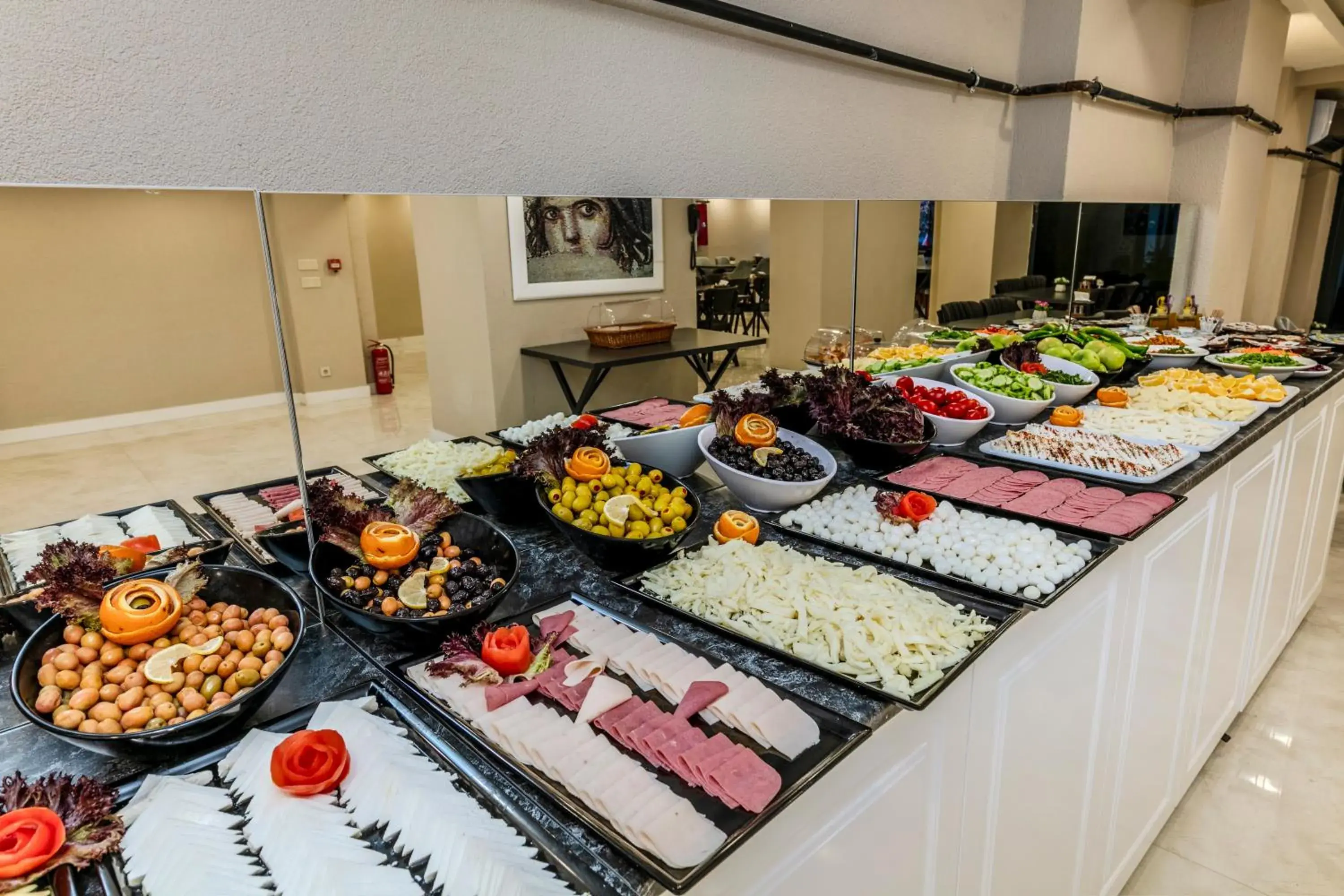 Breakfast in Roys Hotel & Suites Breakfast in Roys Hotel & Suites