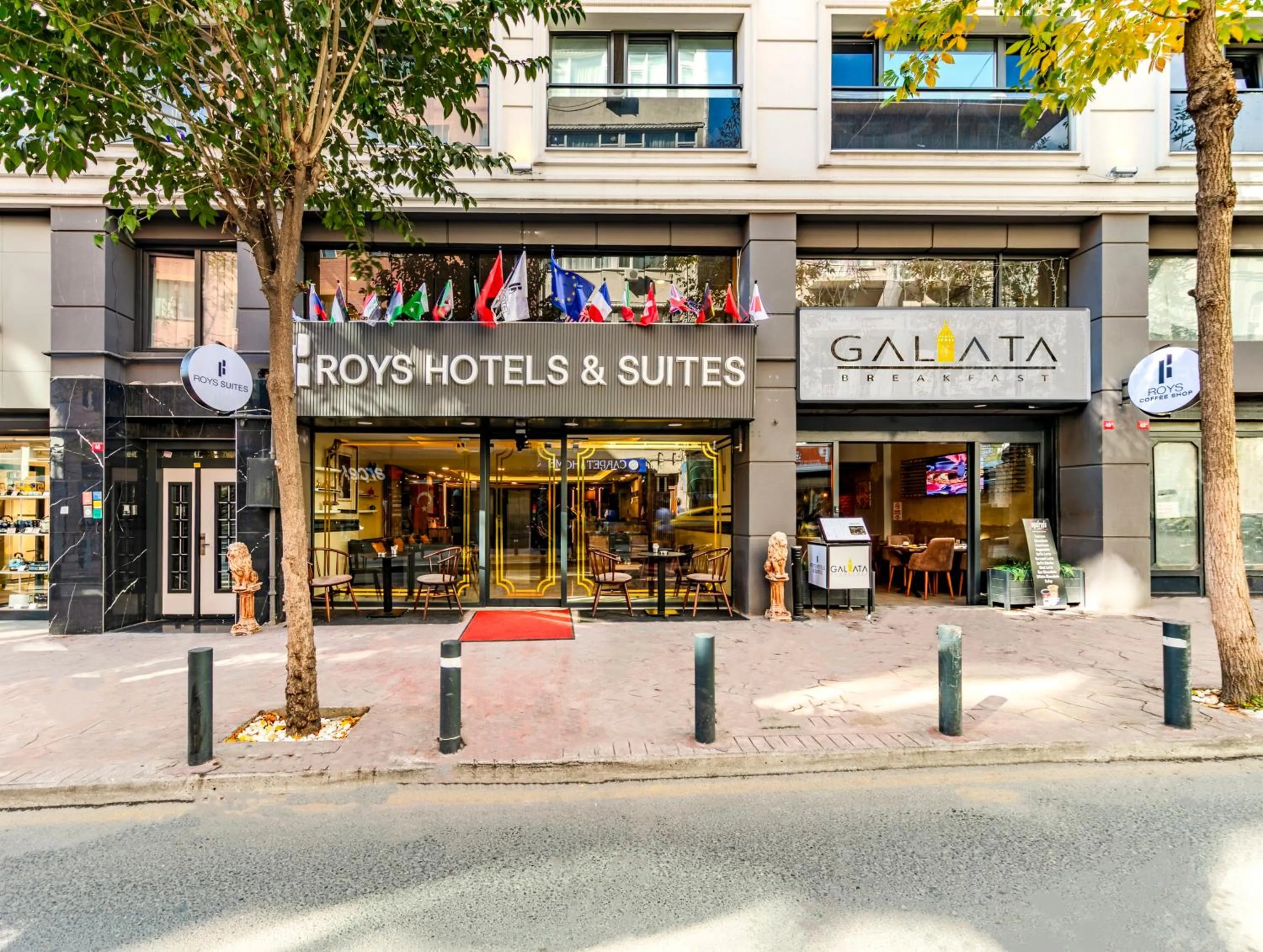 Facade/entrance in Roys Hotel & Suites