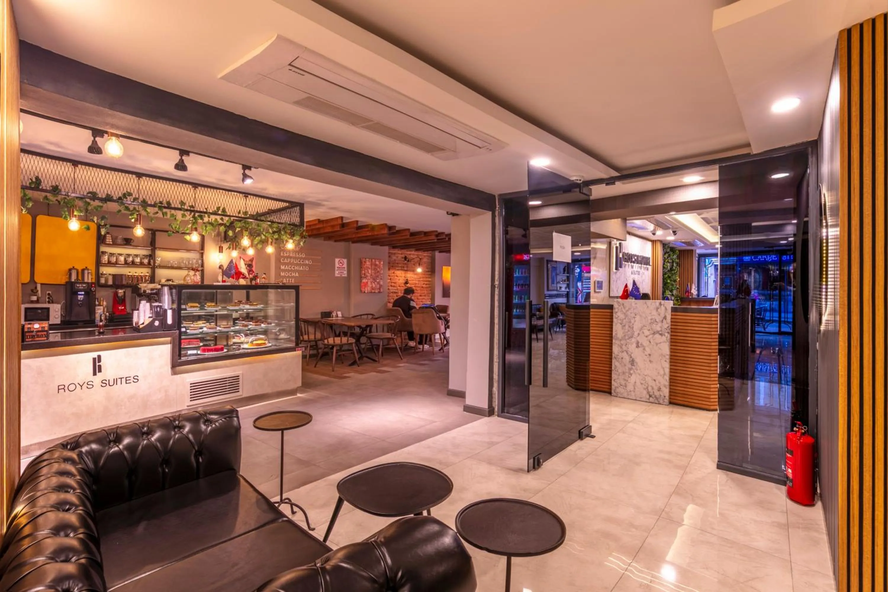 Restaurant/places to eat in Roys Hotel & Suites