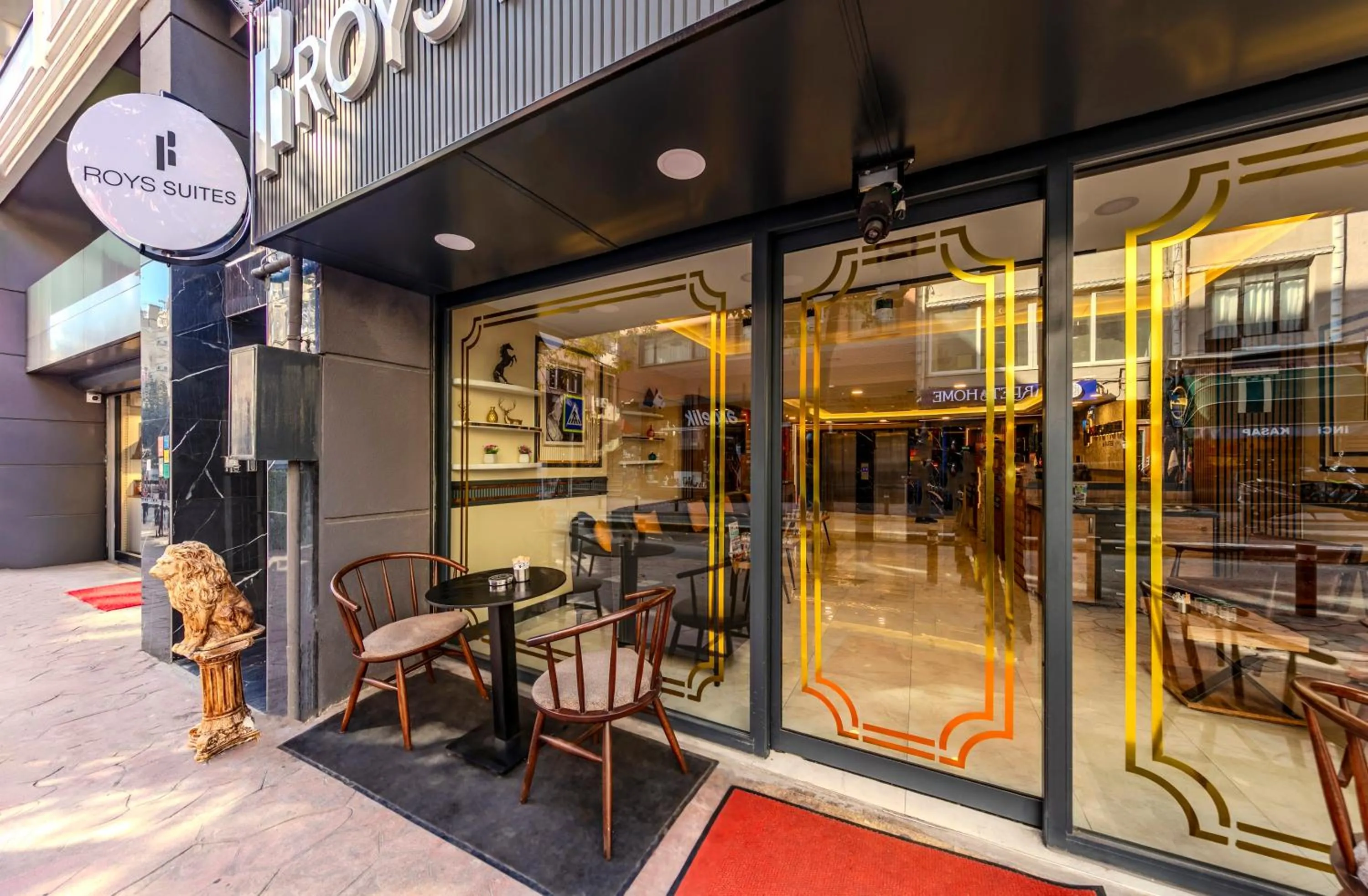 Facade/entrance in Roys Hotel & Suites