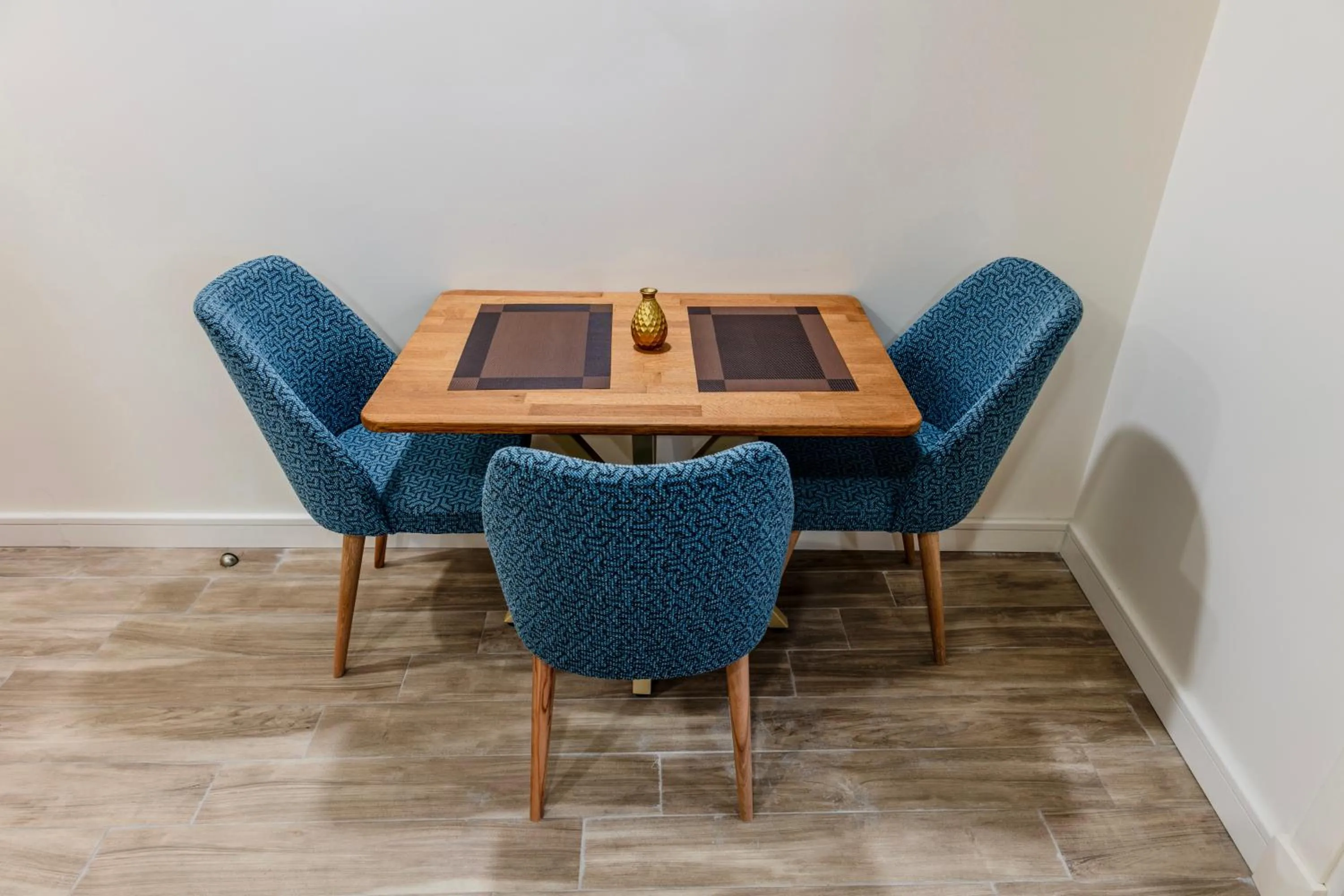 Seating area in Roys Hotel & Suites