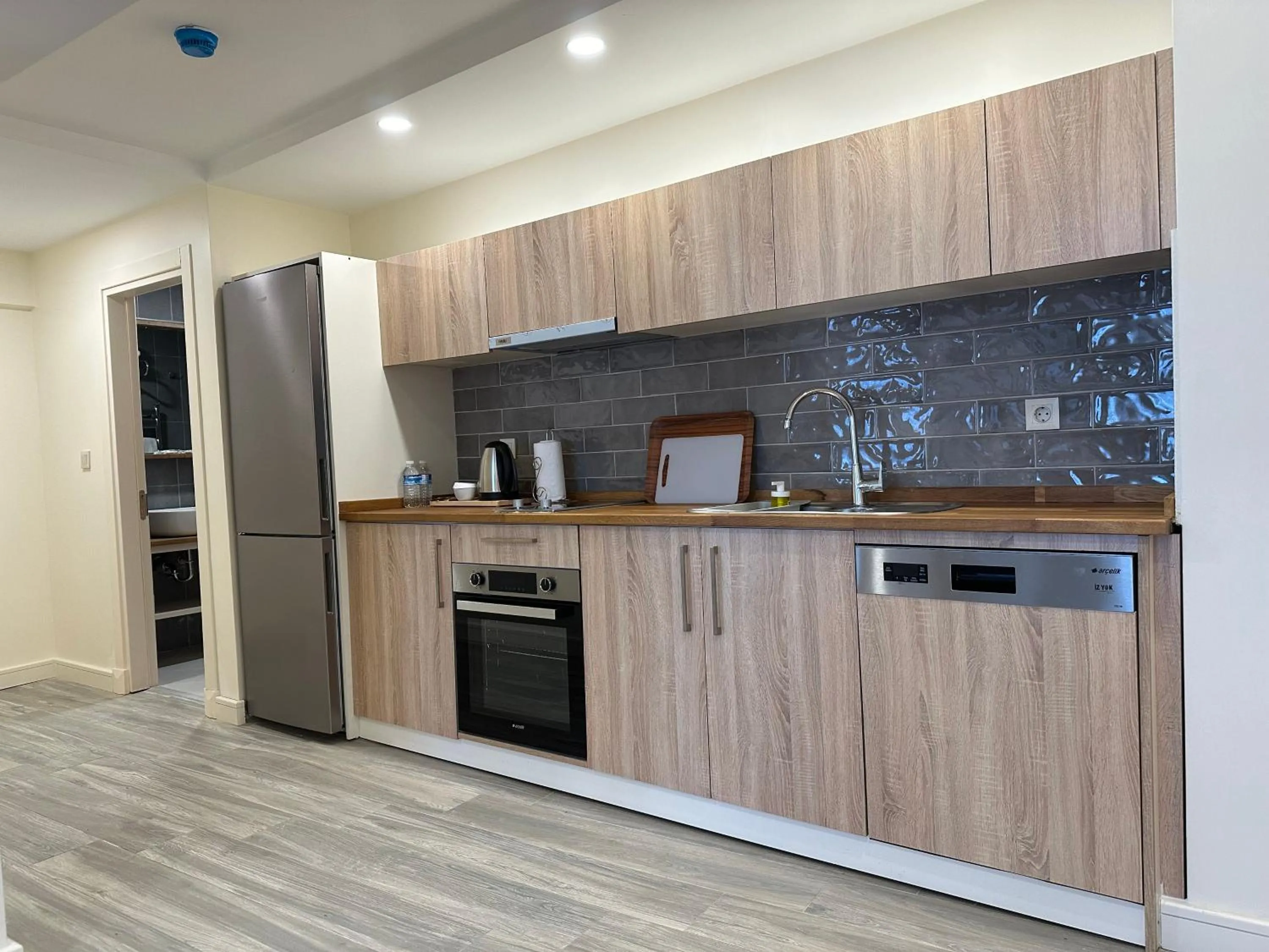 Coffee/tea facilities in Roys Hotel & Suites