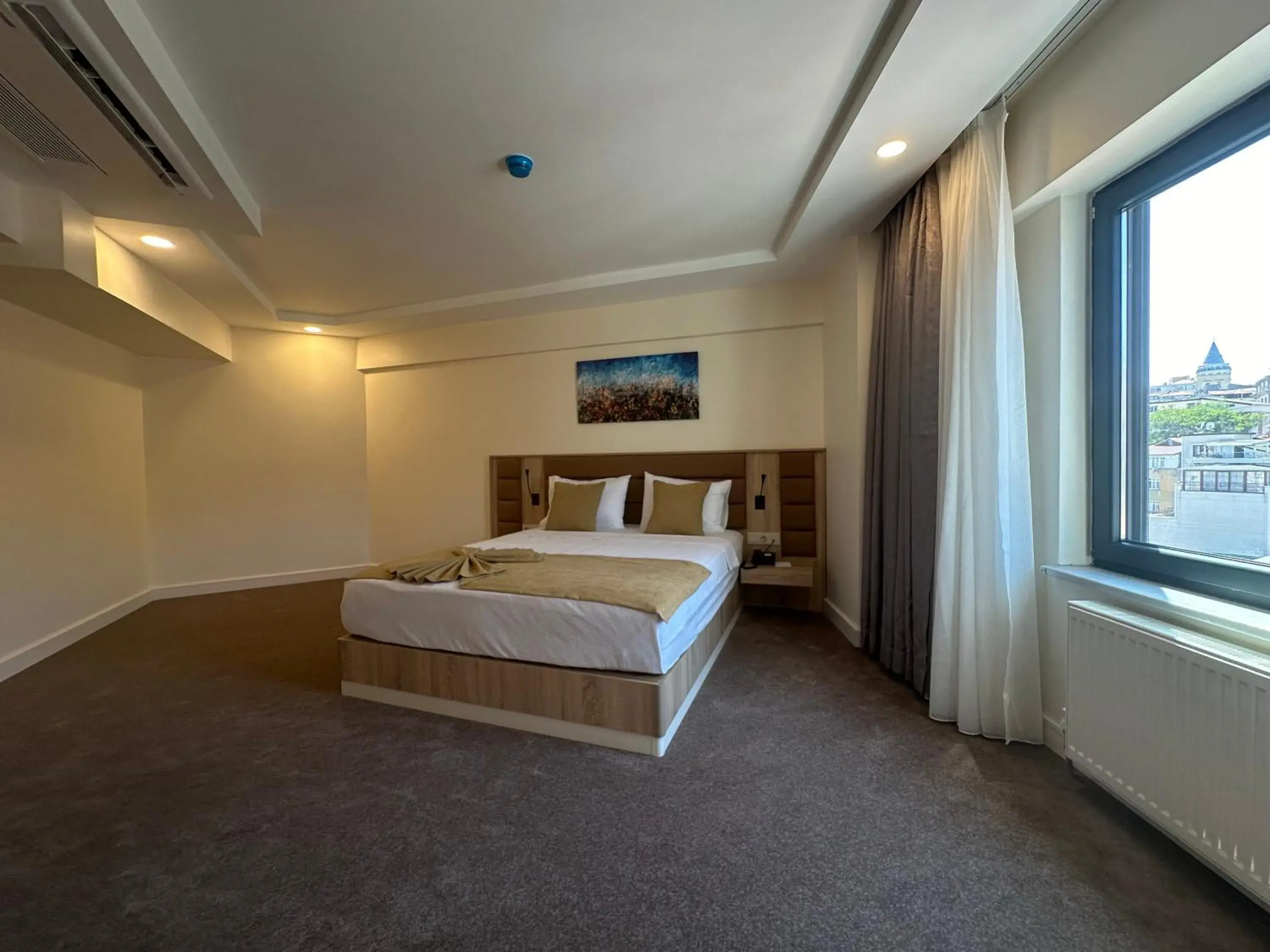 Bed in Roys Hotel & Suites Bed in Roys Hotel & Suites