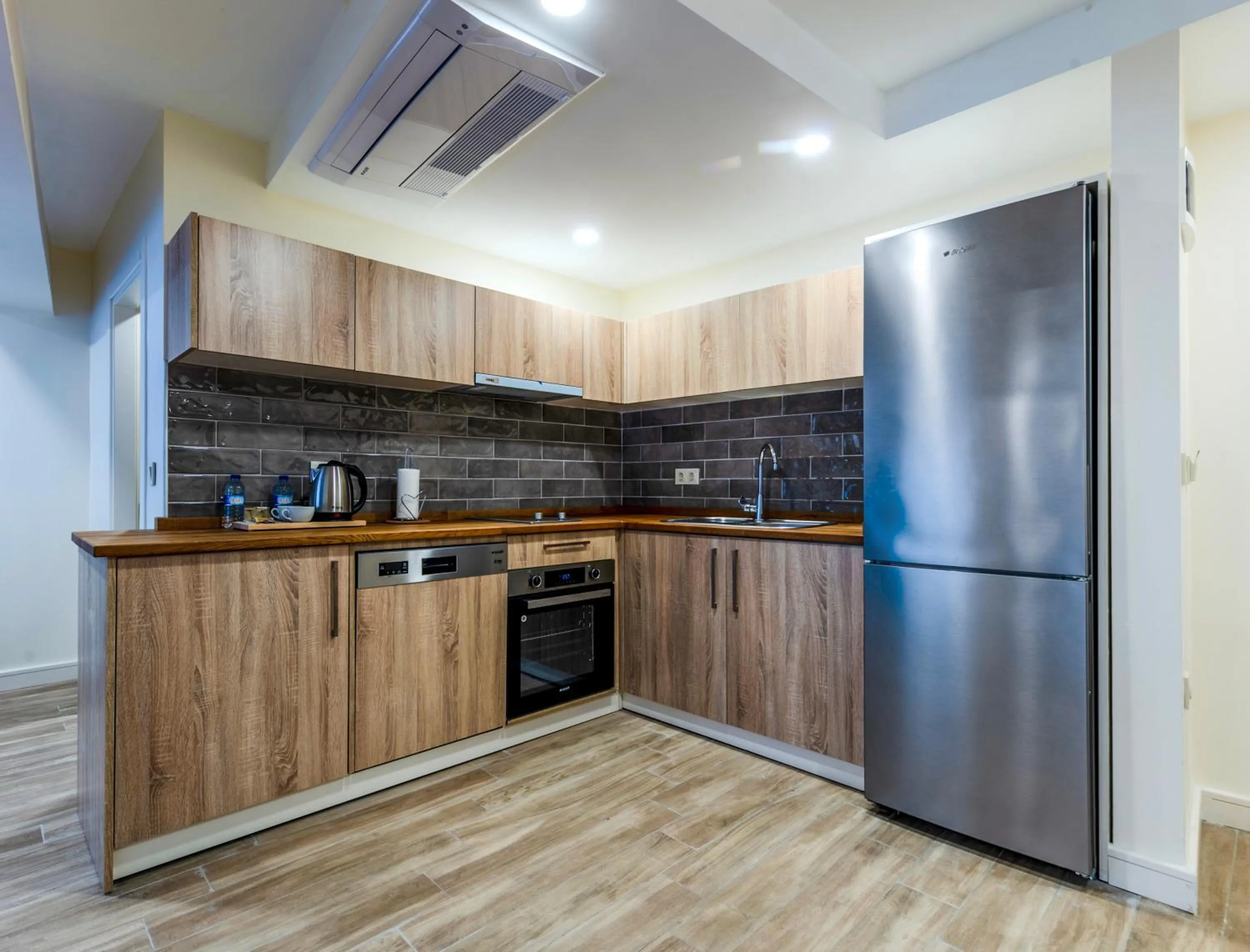 Kitchen or kitchenette in Roys Hotel & Suites