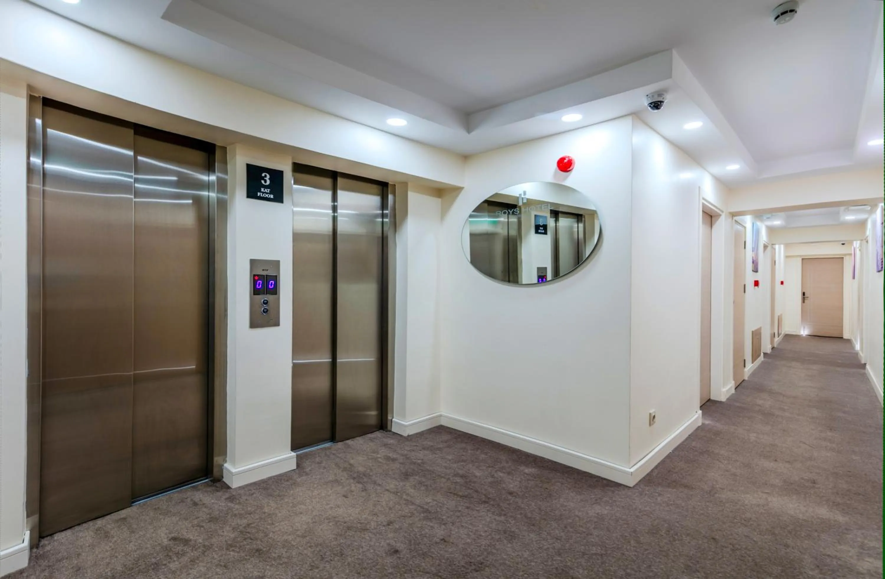 elevator in Roys Hotel & Suites