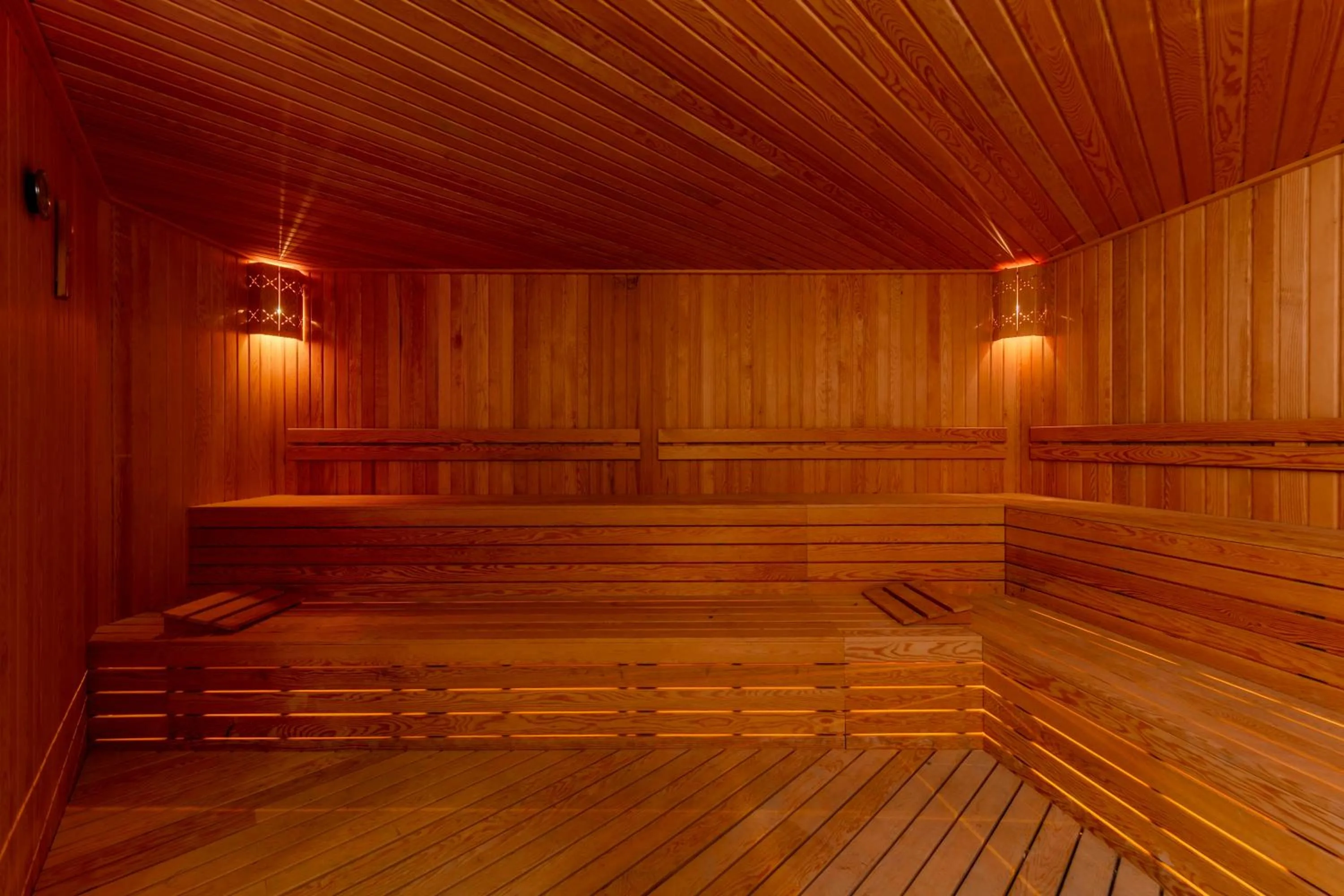Sauna in Roys Hotel & Suites