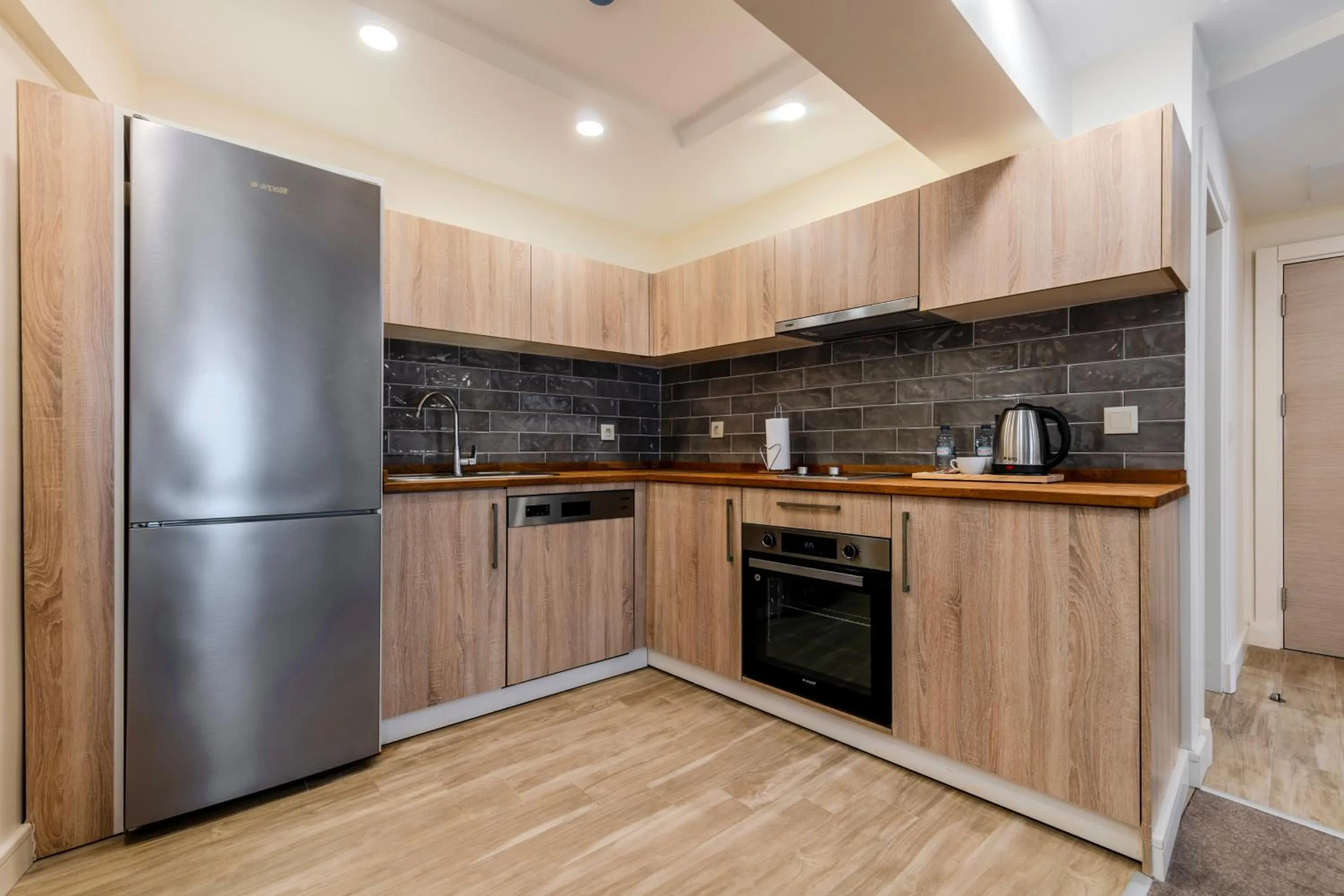 Coffee/tea facilities in Roys Hotel & Suites