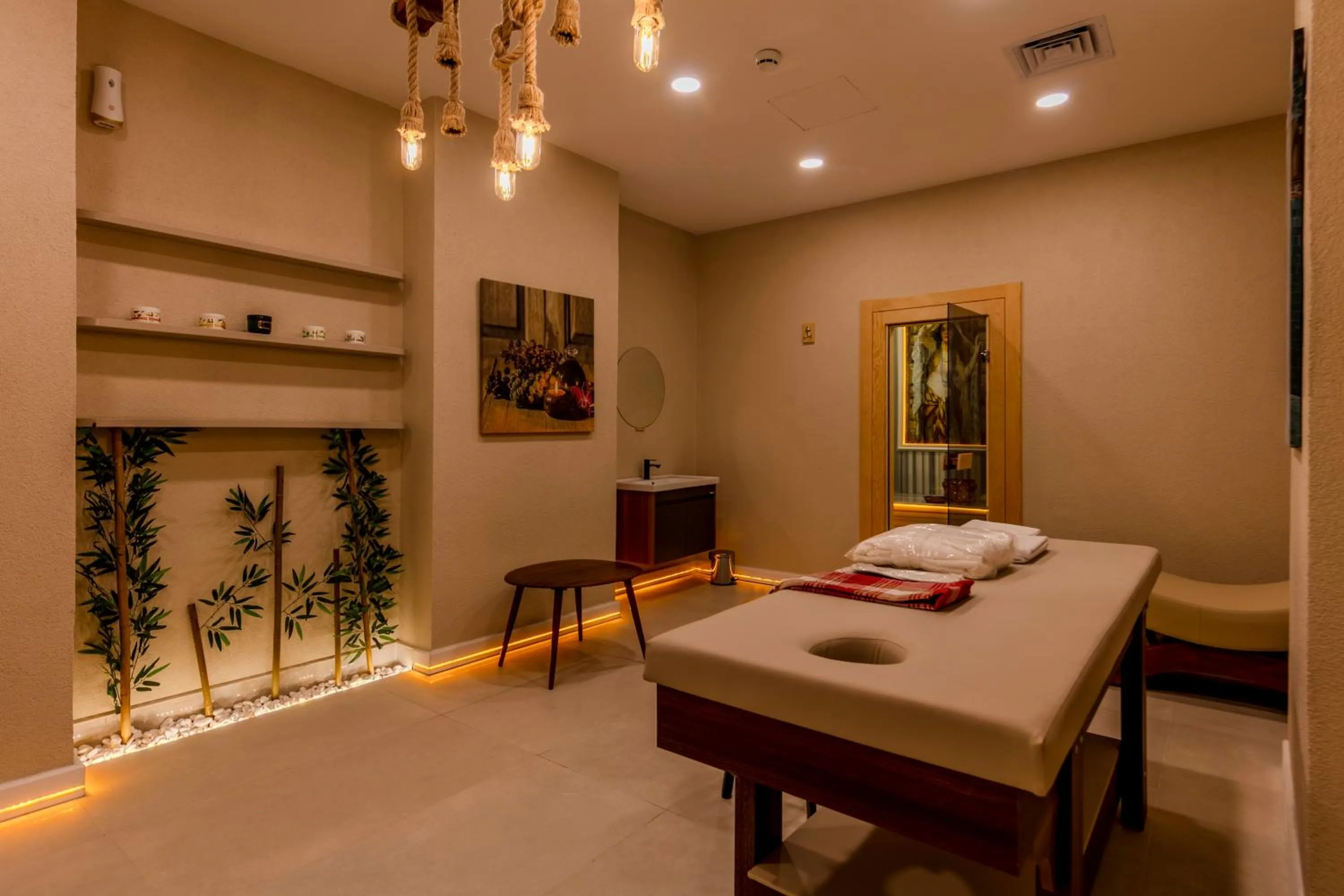 Bed in Roys Hotel & Suites