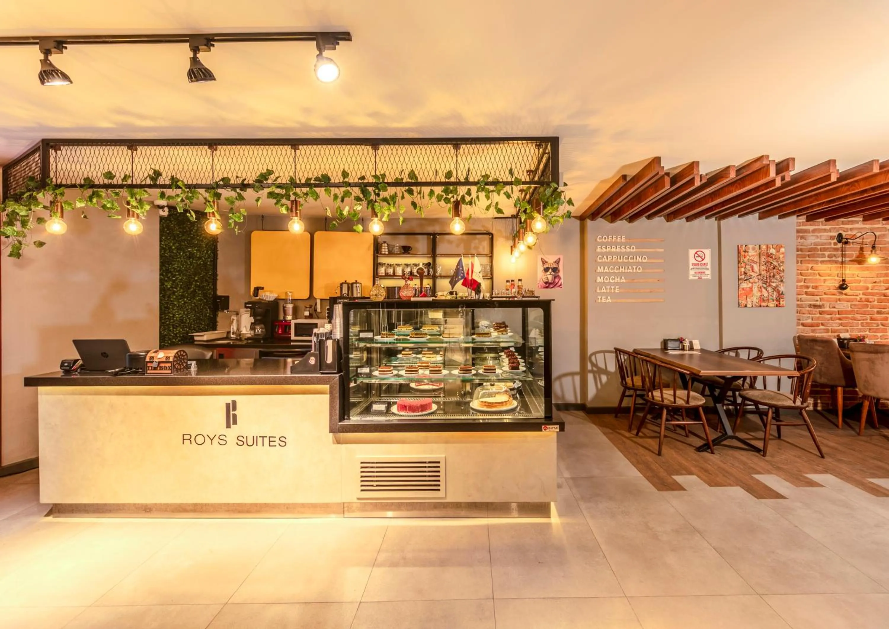 Restaurant/places to eat in Roys Hotel & Suites