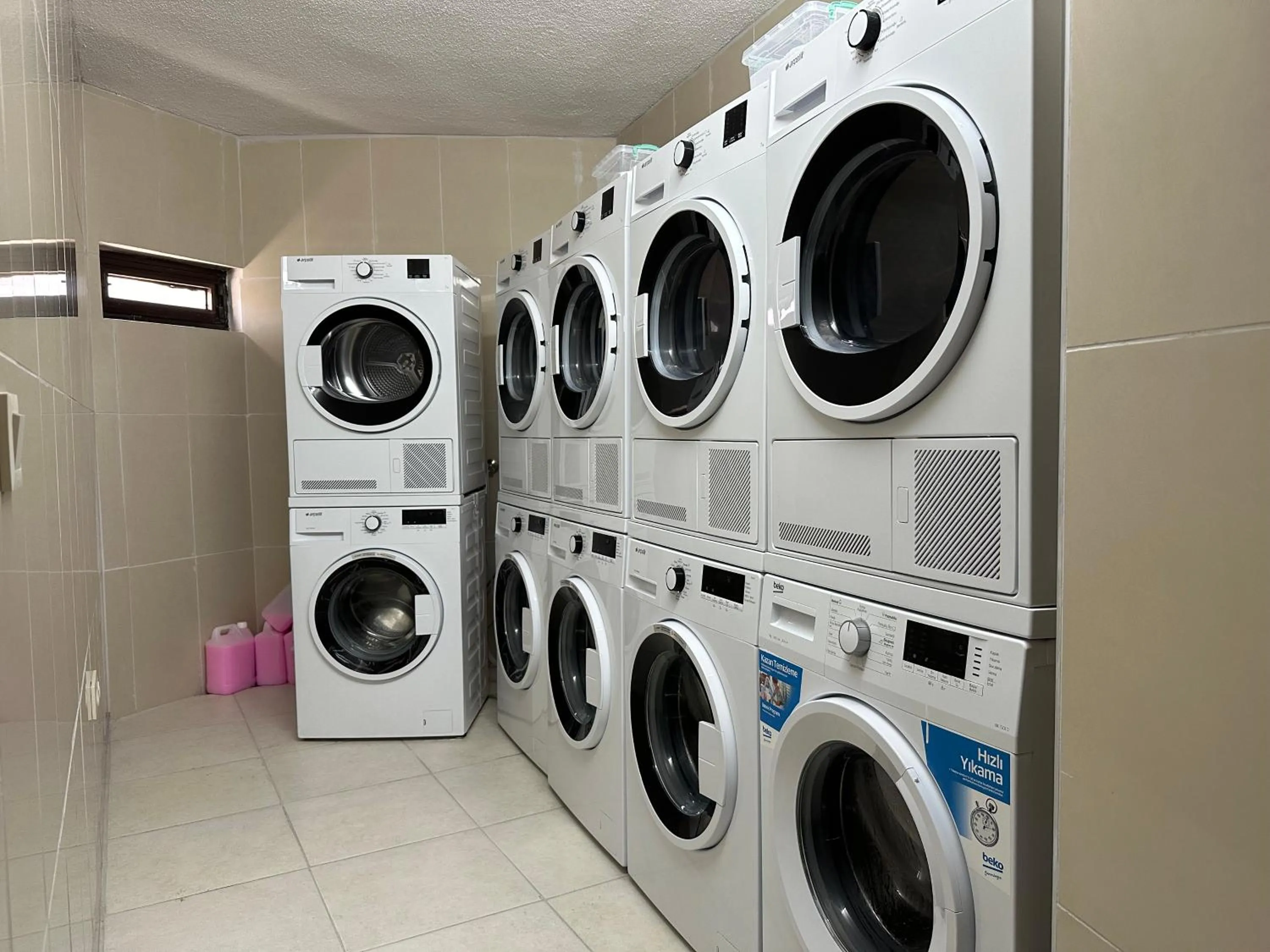 laundry in Roys Hotel & Suites