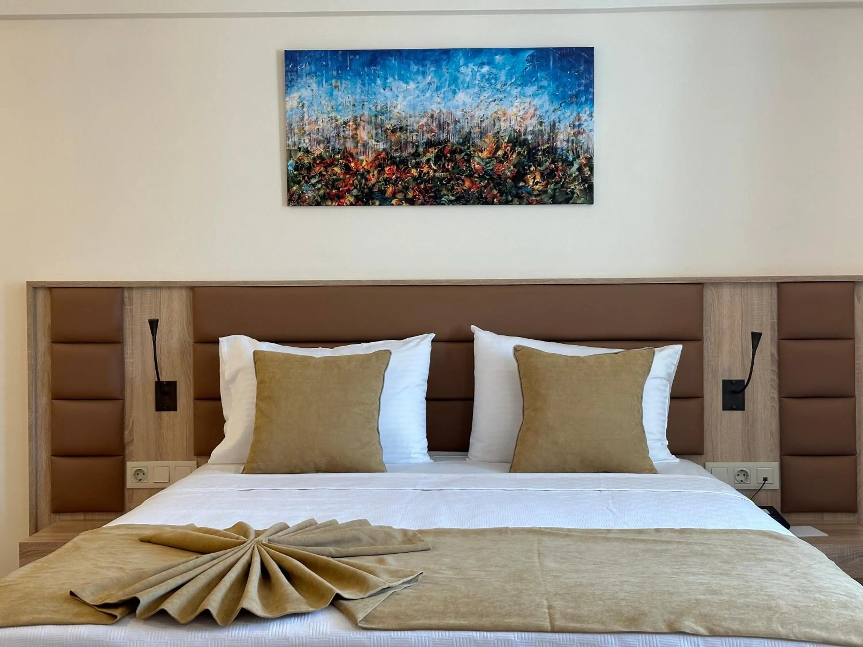 Bed in Roys Hotel & Suites