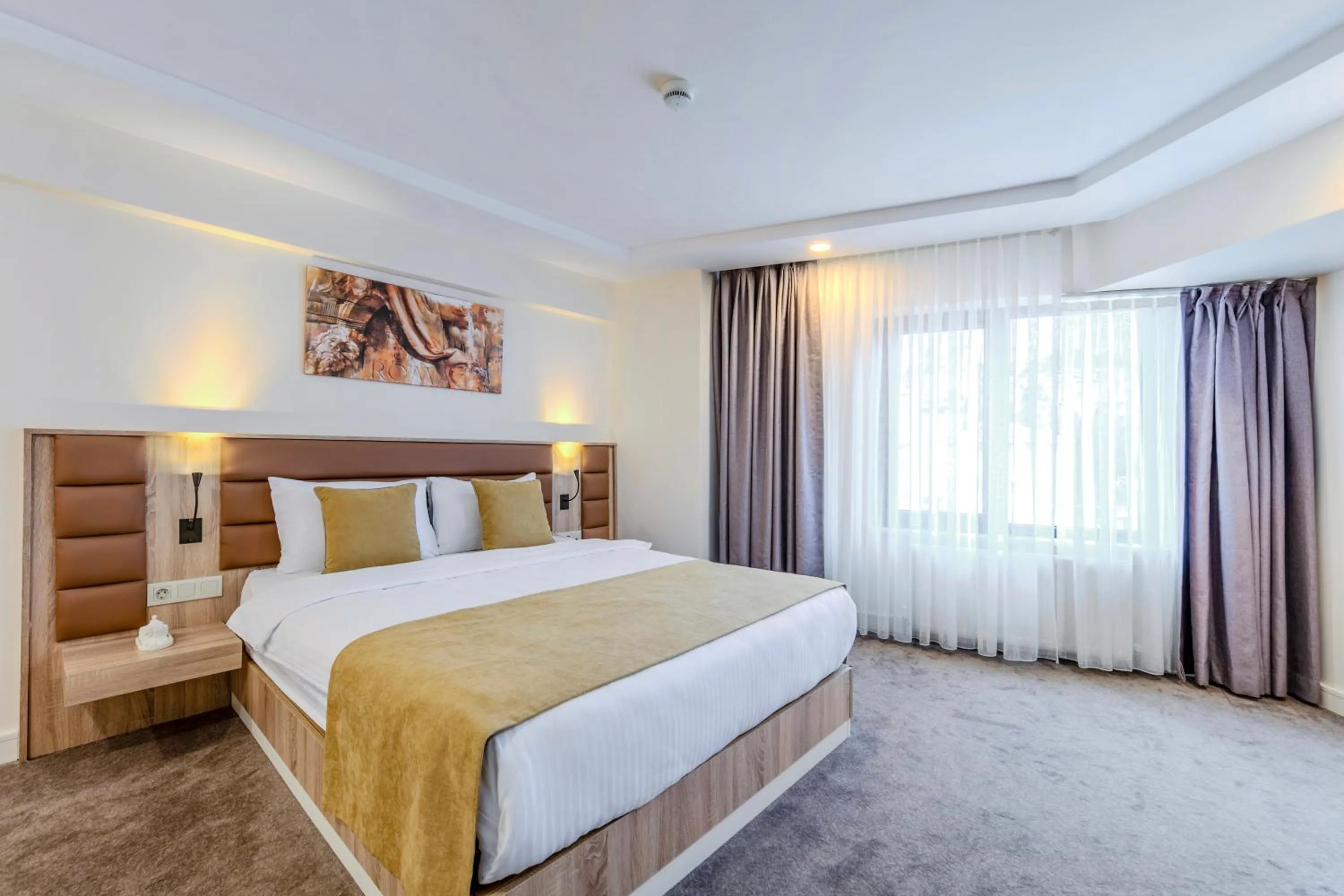 Bed in Roys Hotel & Suites