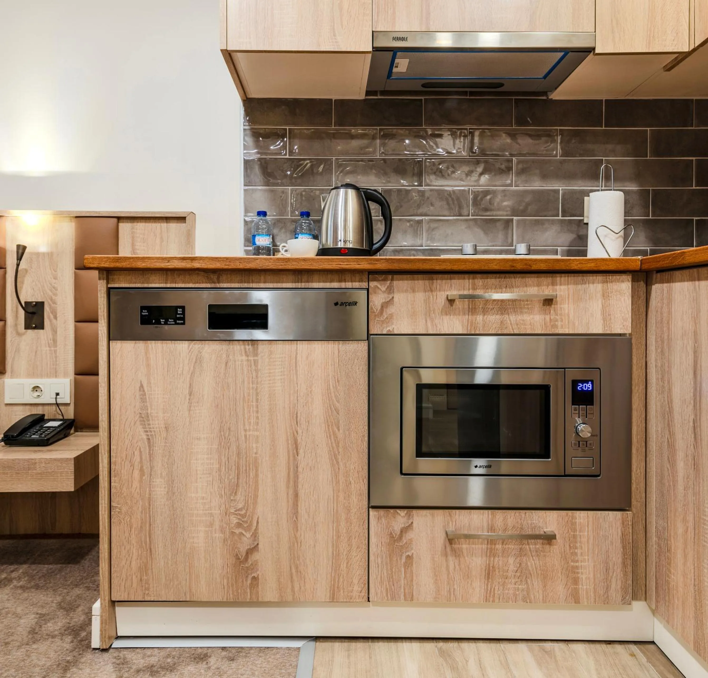 dishwasher in Roys Hotel & Suites