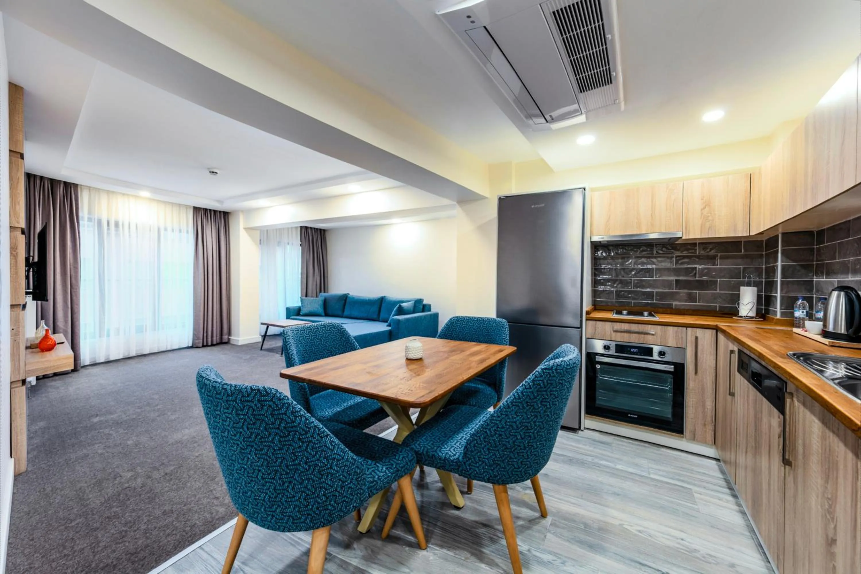 Kitchen or kitchenette in Roys Hotel & Suites