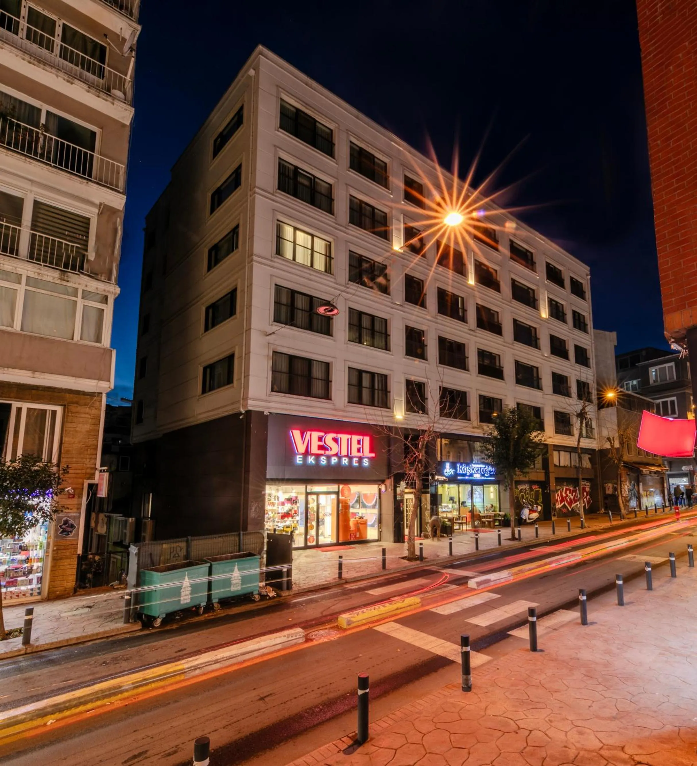 Night in Roys Hotel & Suites