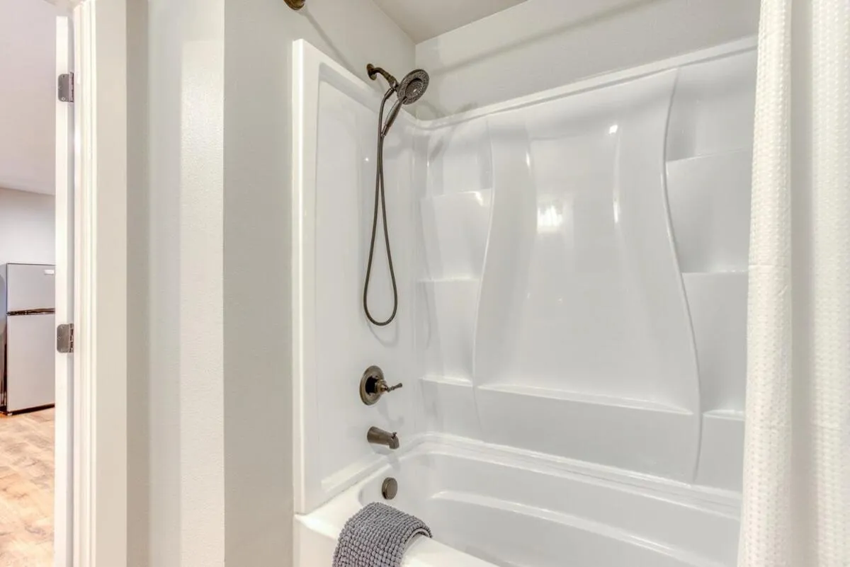 Bathroom in Mt Air Motel