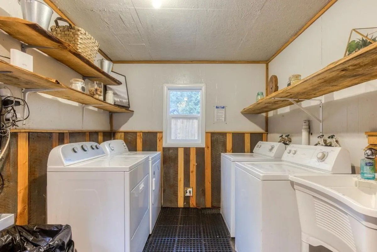 laundry in Mt Air Motel