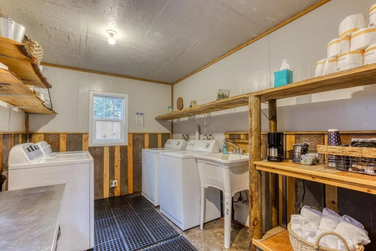 laundry in Mt Air Motel