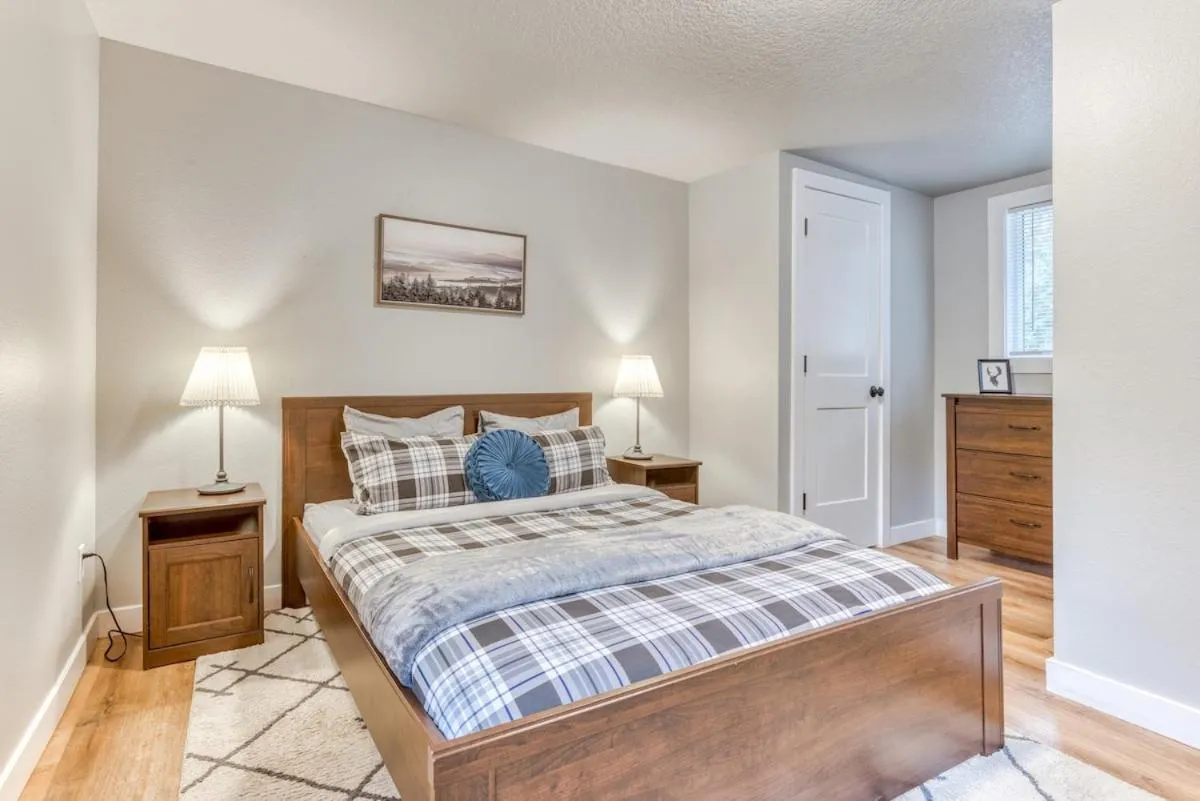 Bed in Mt Air Motel