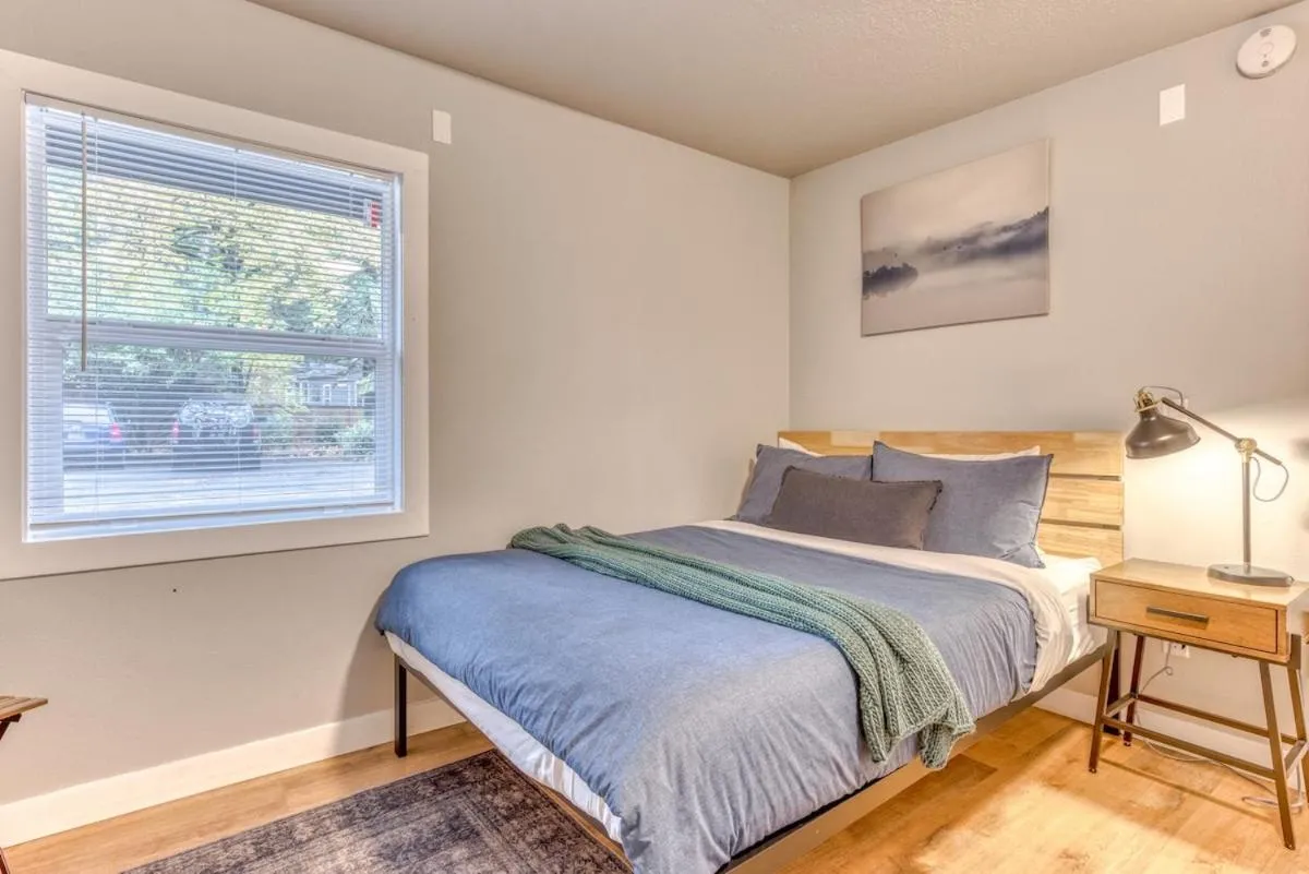 Bed in Mt Air Motel
