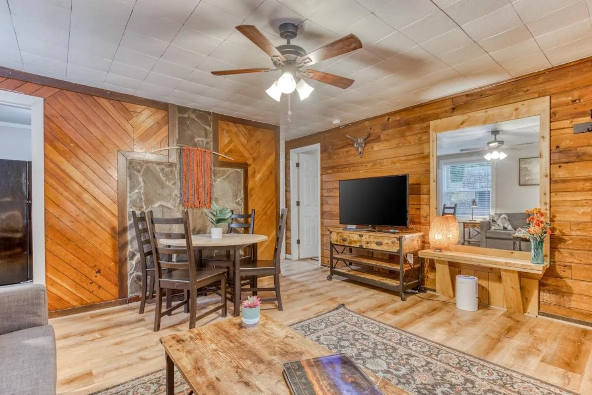 TV and multimedia in Mt Air Motel