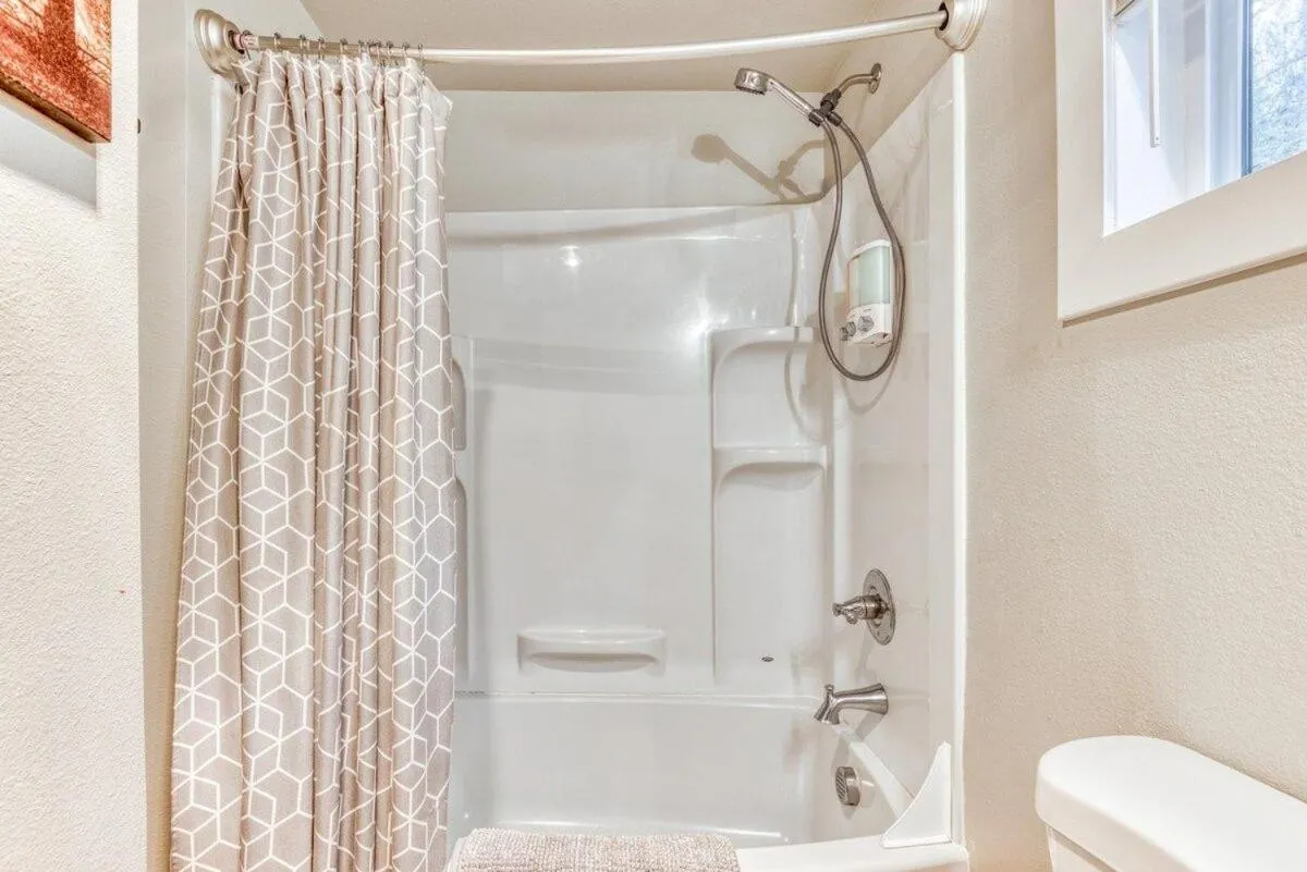 Bathroom in Mt Air Motel