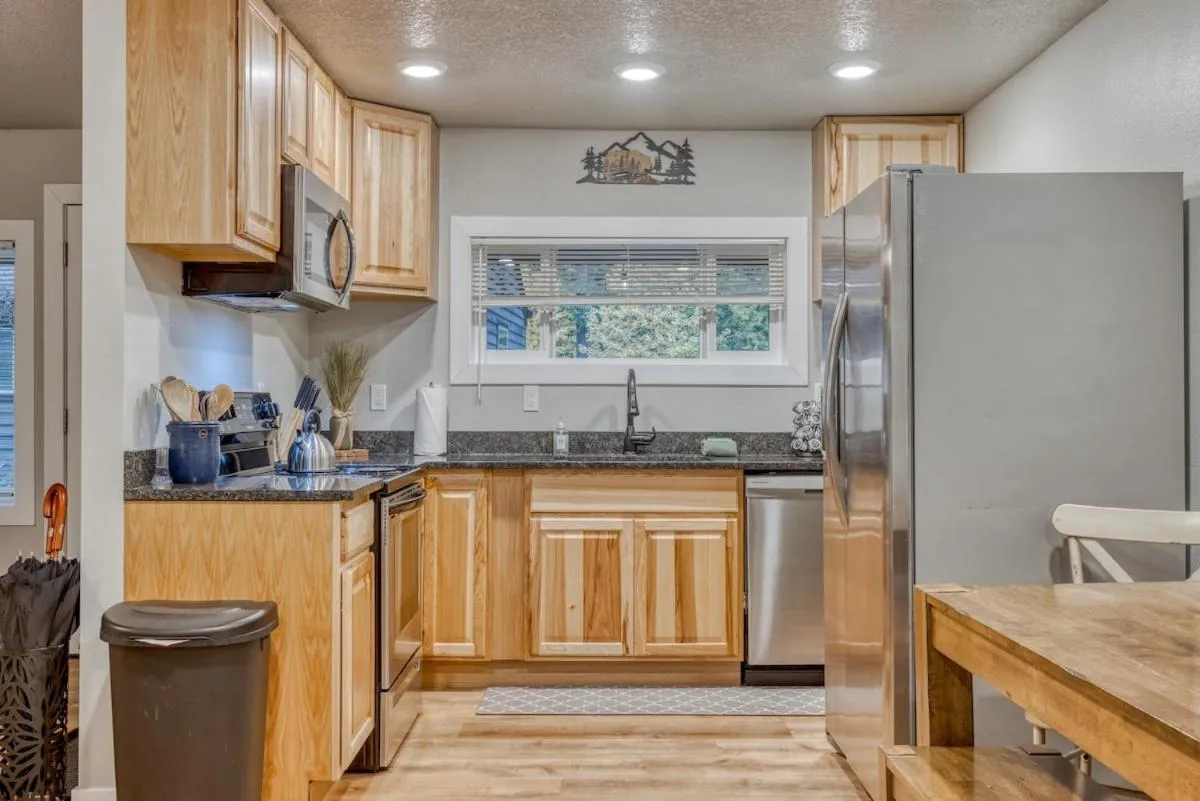 dishwasher in Mt Air Motel