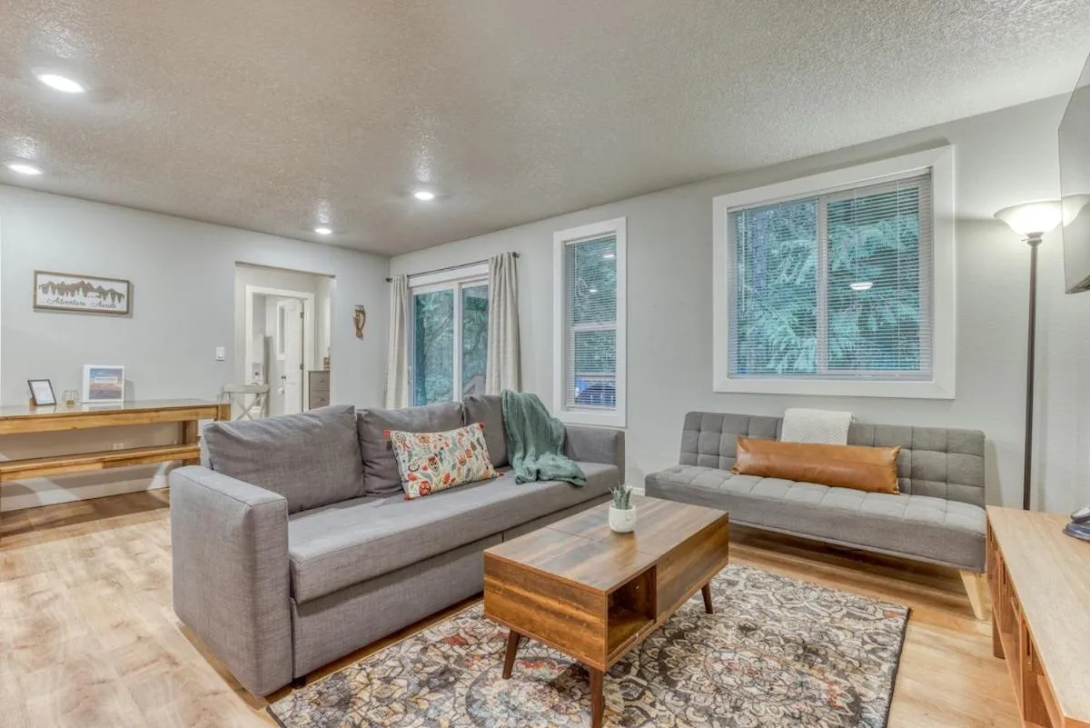 Living room in Mt Air Motel