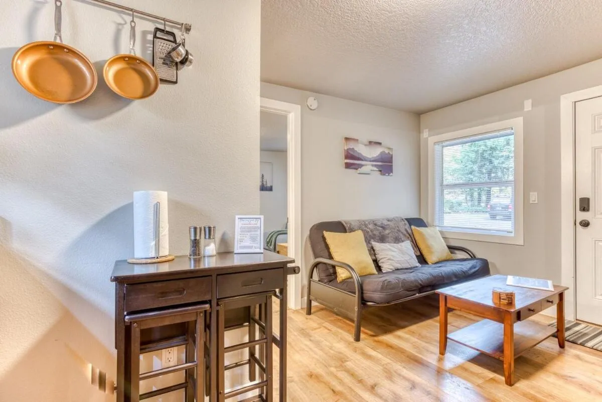 Living room in Mt Air Motel