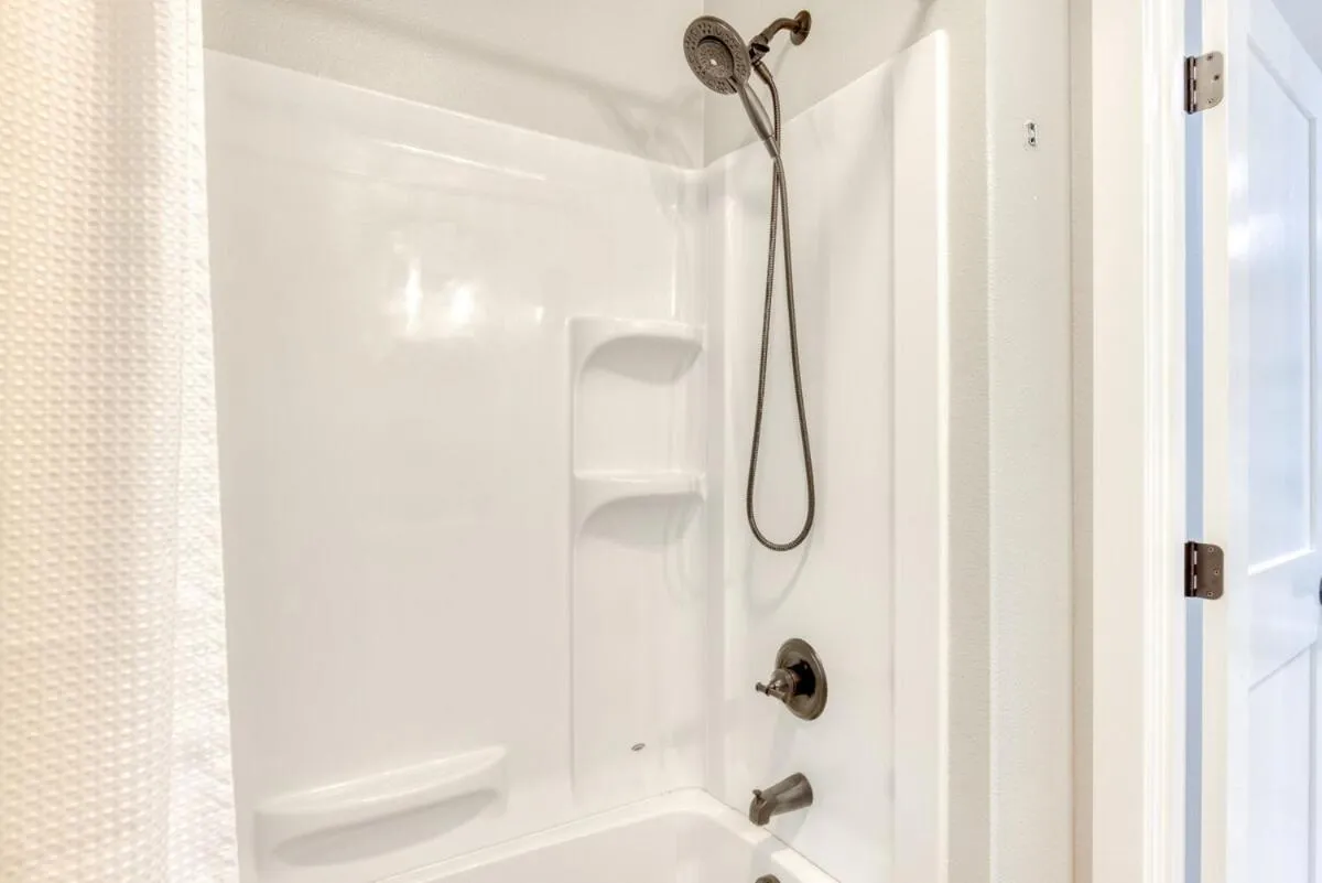 Bathroom in Mt Air Motel