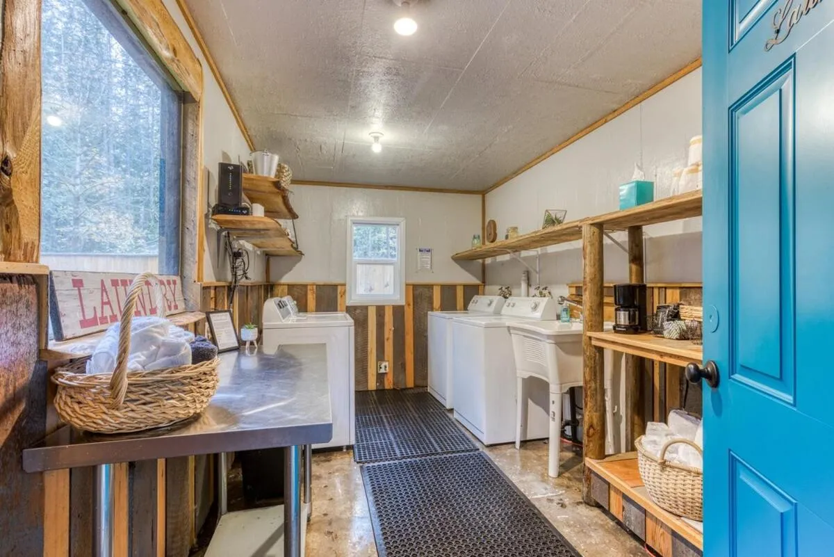 laundry in Mt Air Motel
